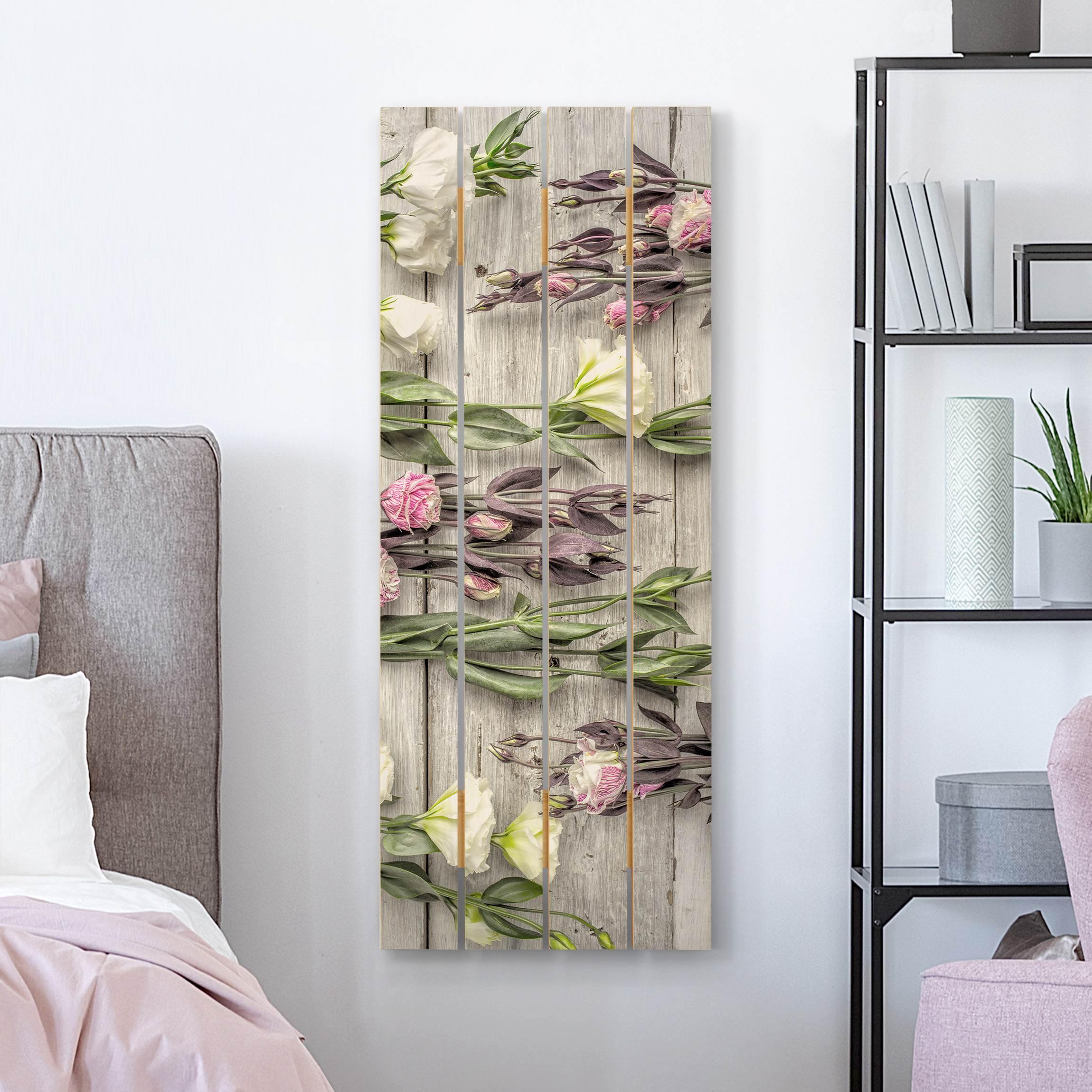 Holzbild Plankenoptik - Hochformat Shabby Rosen auf Holz