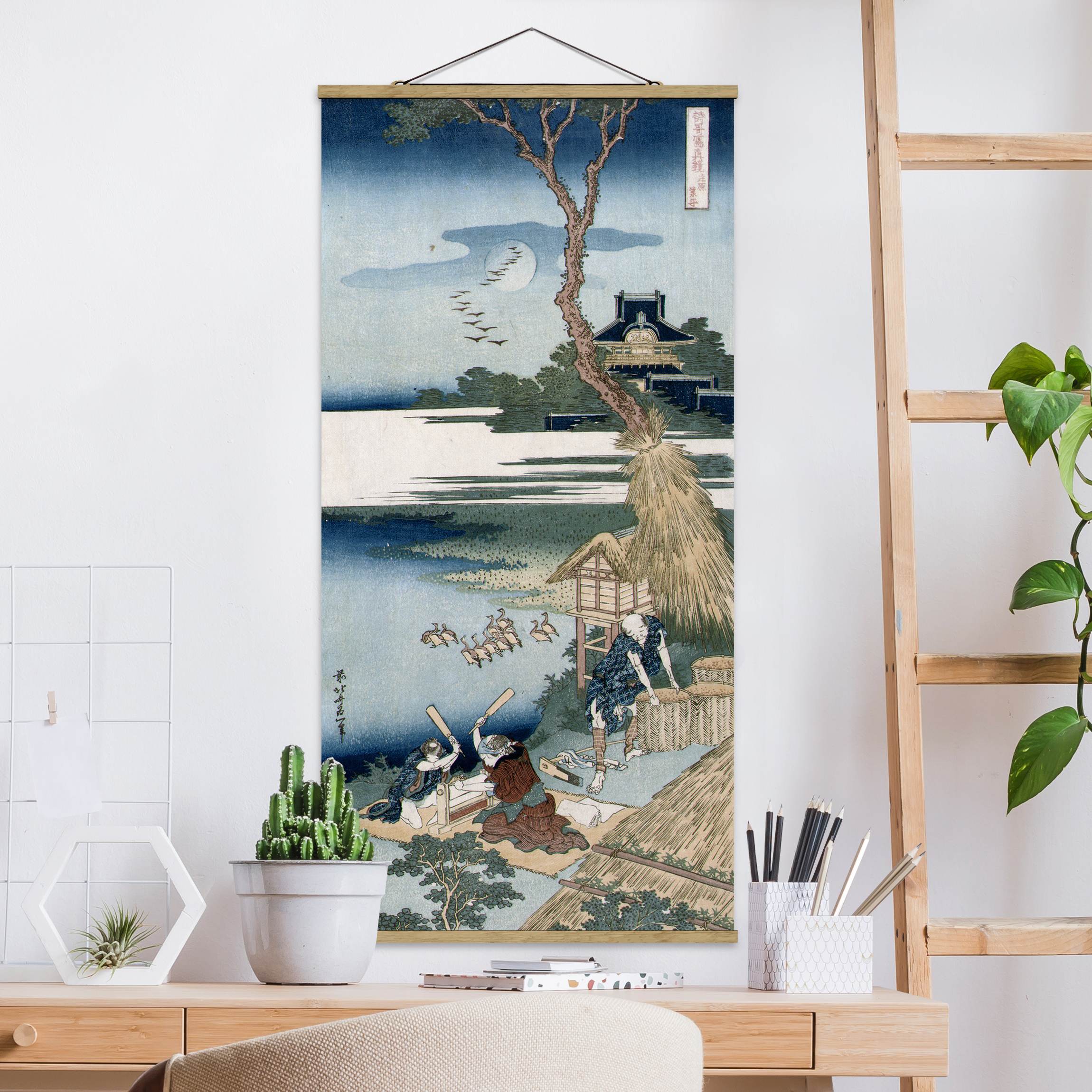 Stoffbild mit Posterleisten Katsushika Hokusai - Bauernfamilie schlägt Wäsche