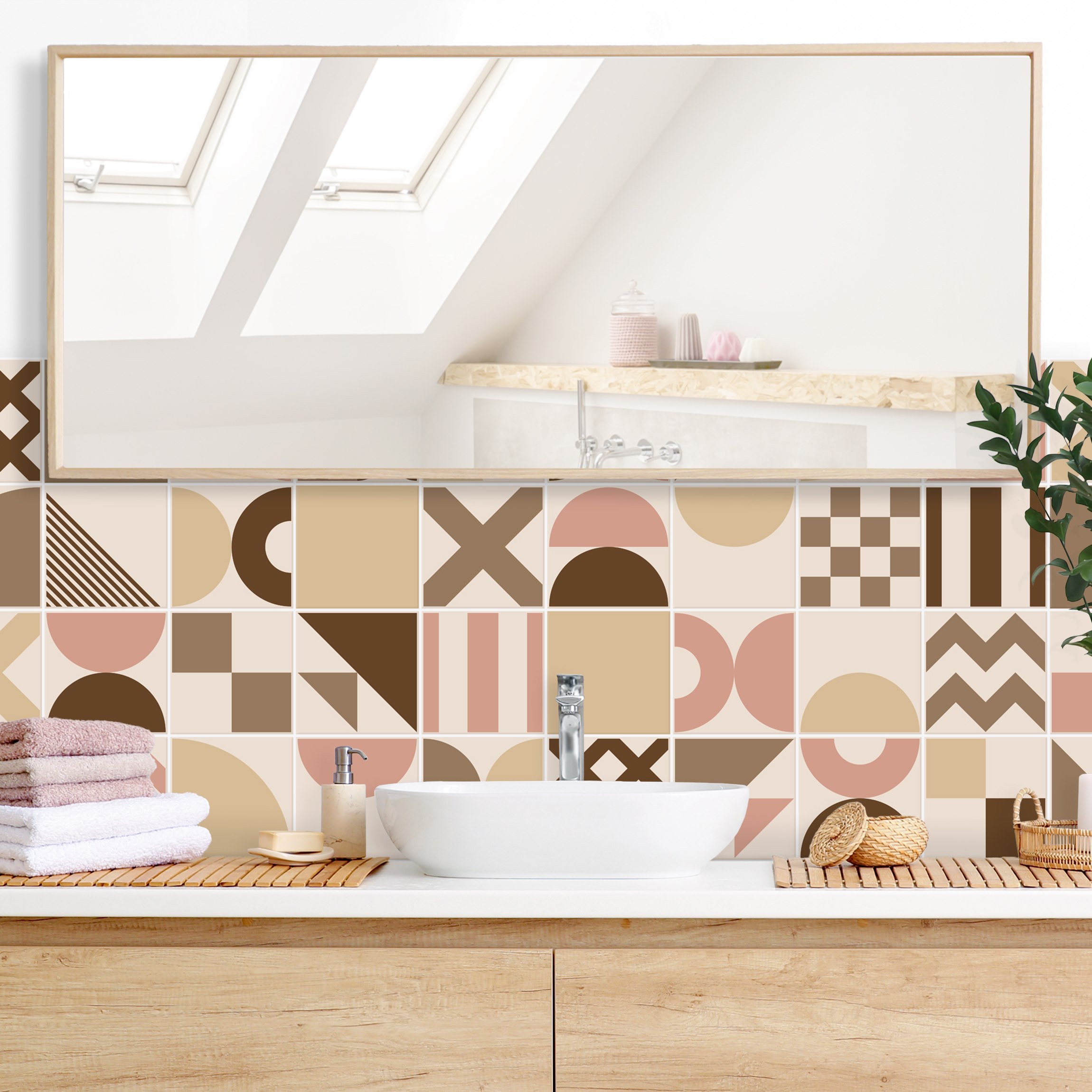 Wandverkleidung Bad Fliesen Geometrische Formen Rosa und Beige