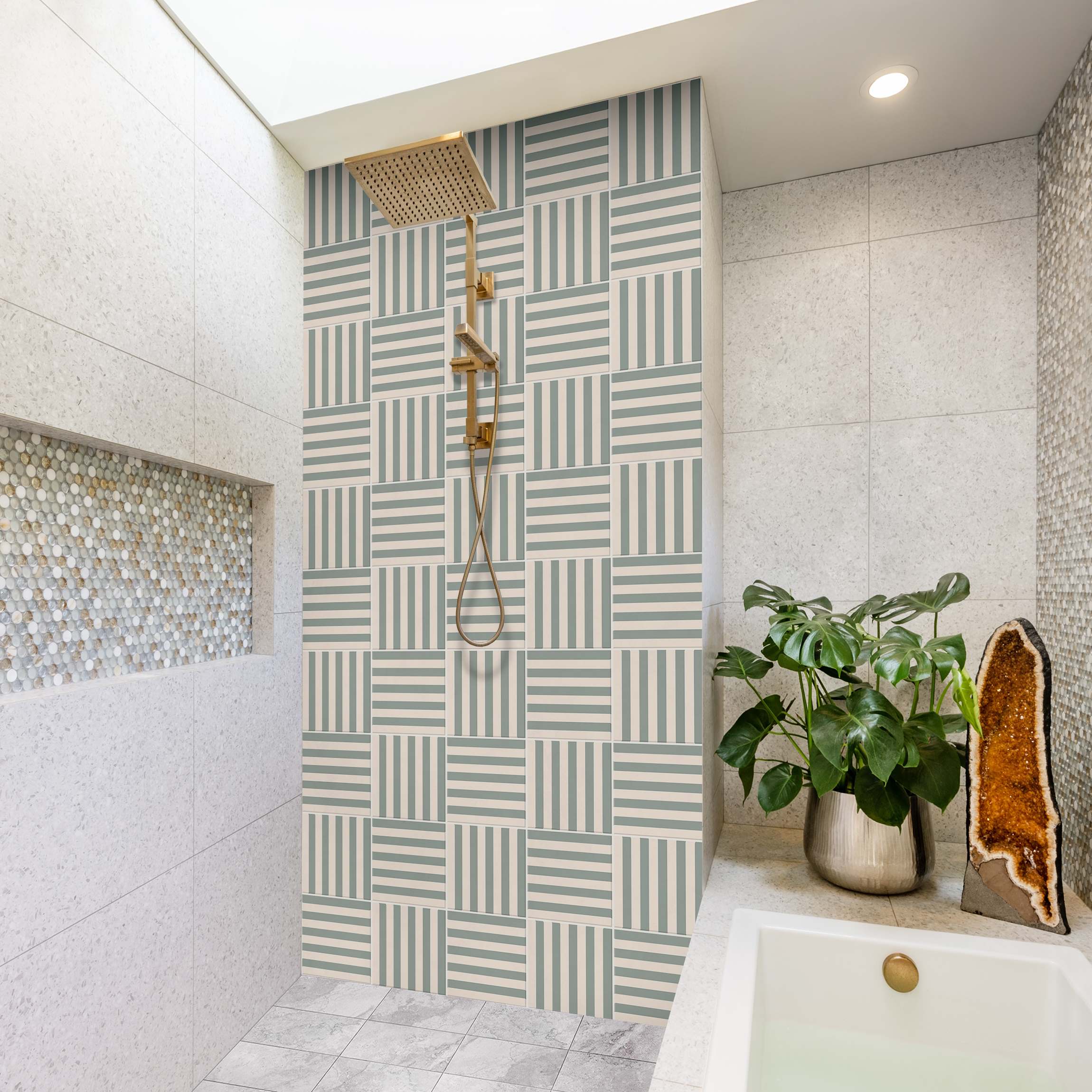 Duschrückwand Fliesen mit Streifen Eucalyptus