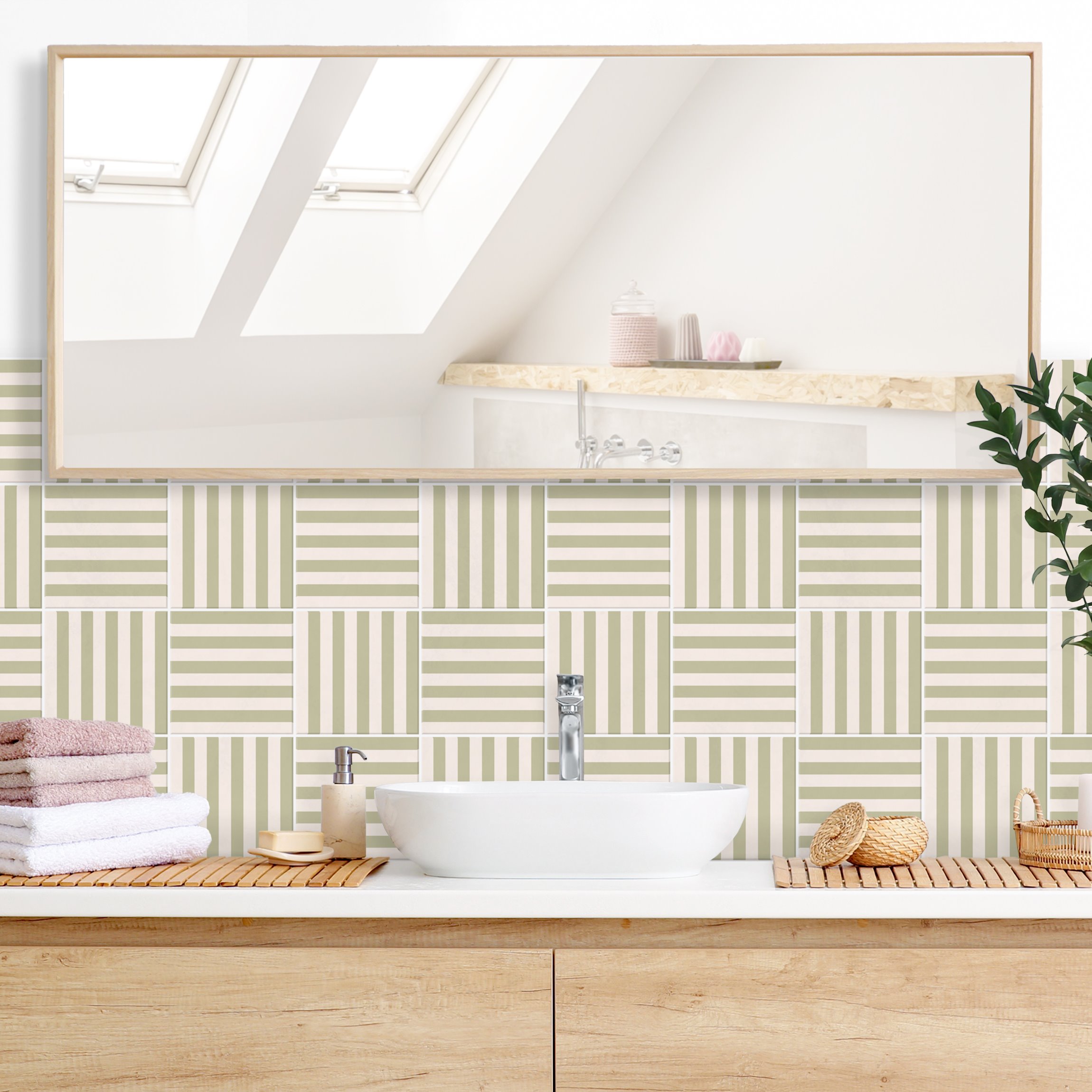 Wandverkleidung Bad Fliesen mit Streifen Grün