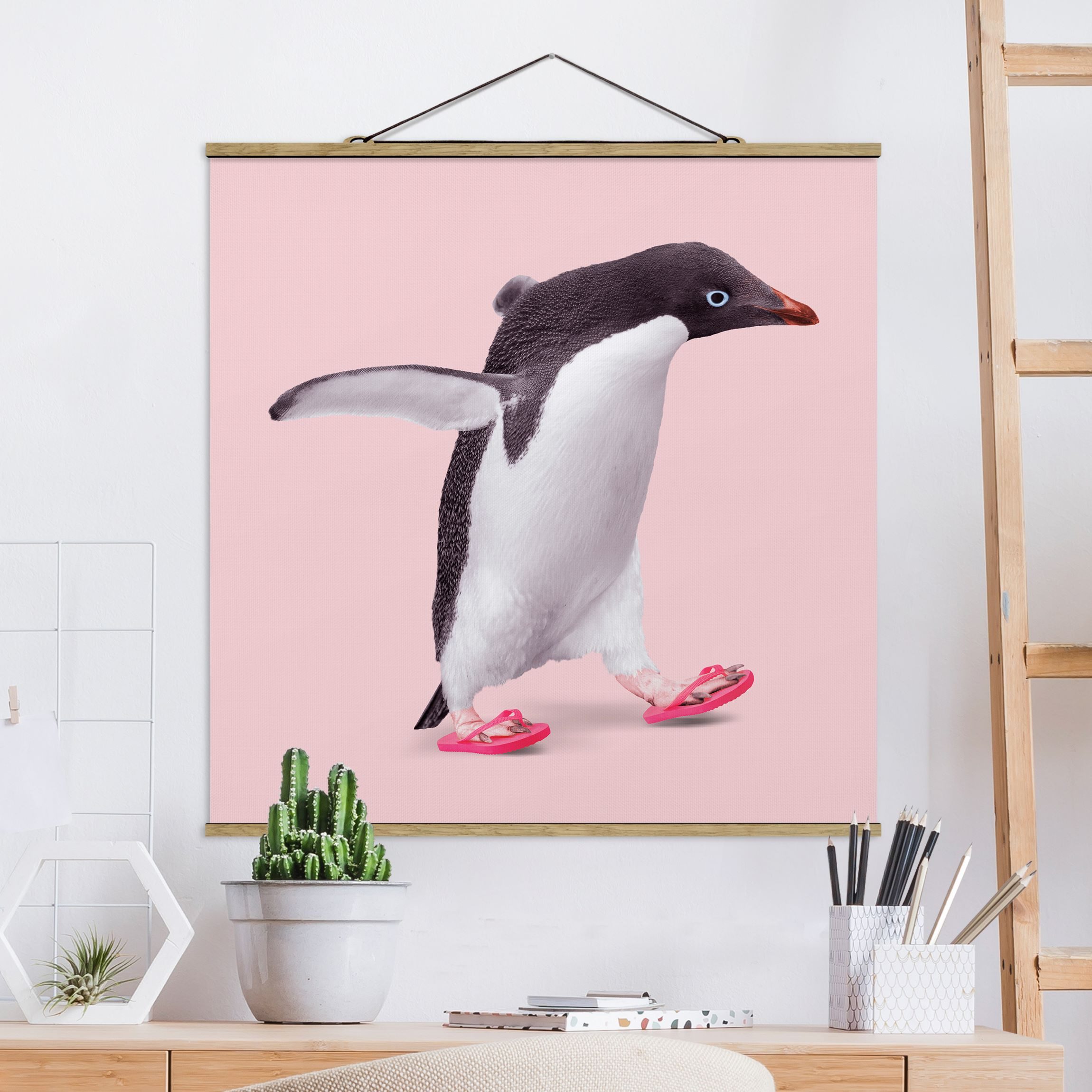 Stoffbild mit Posterleisten Flip-Flop Pinguin
