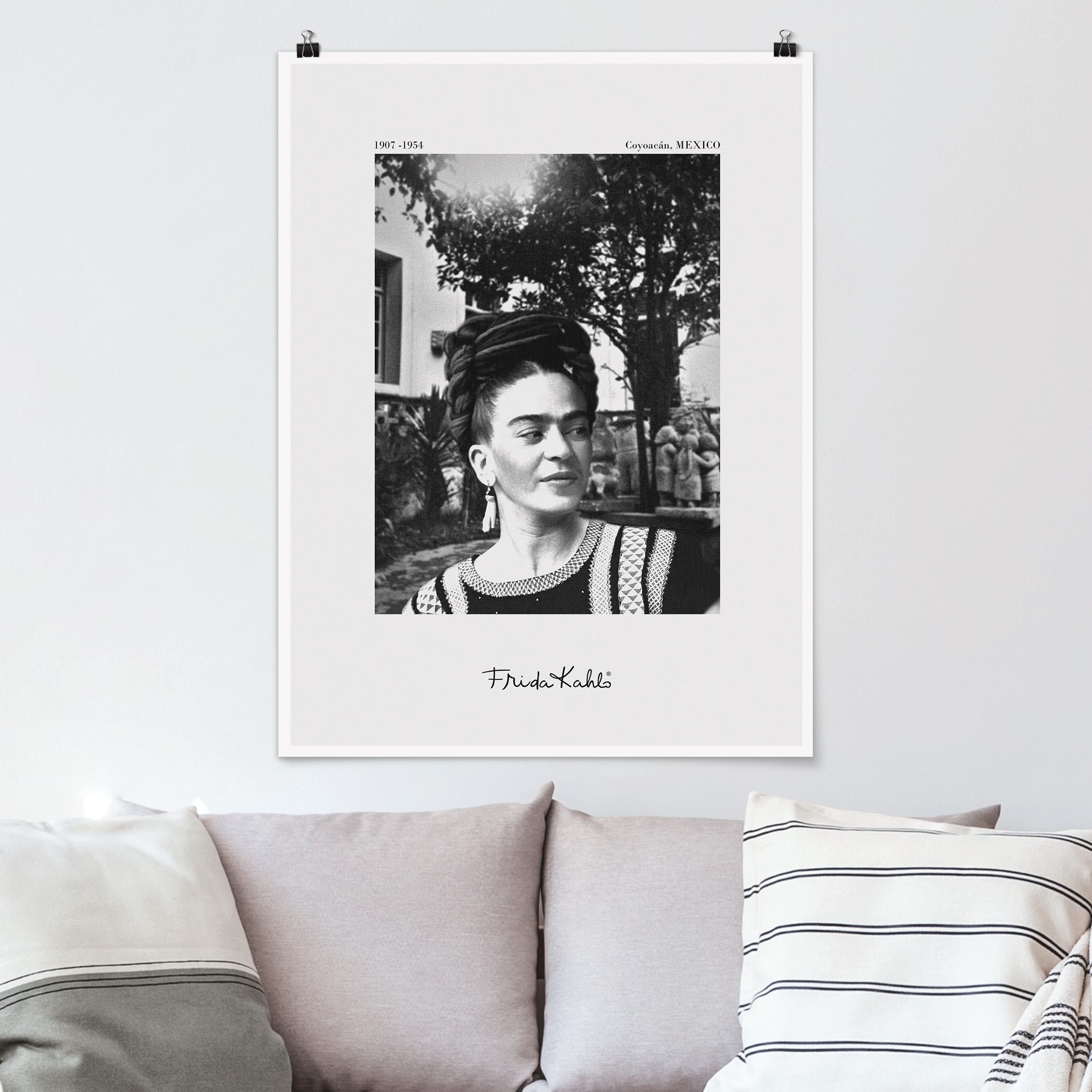 Poster Frida Kahlo Foto Portrait im Garten
