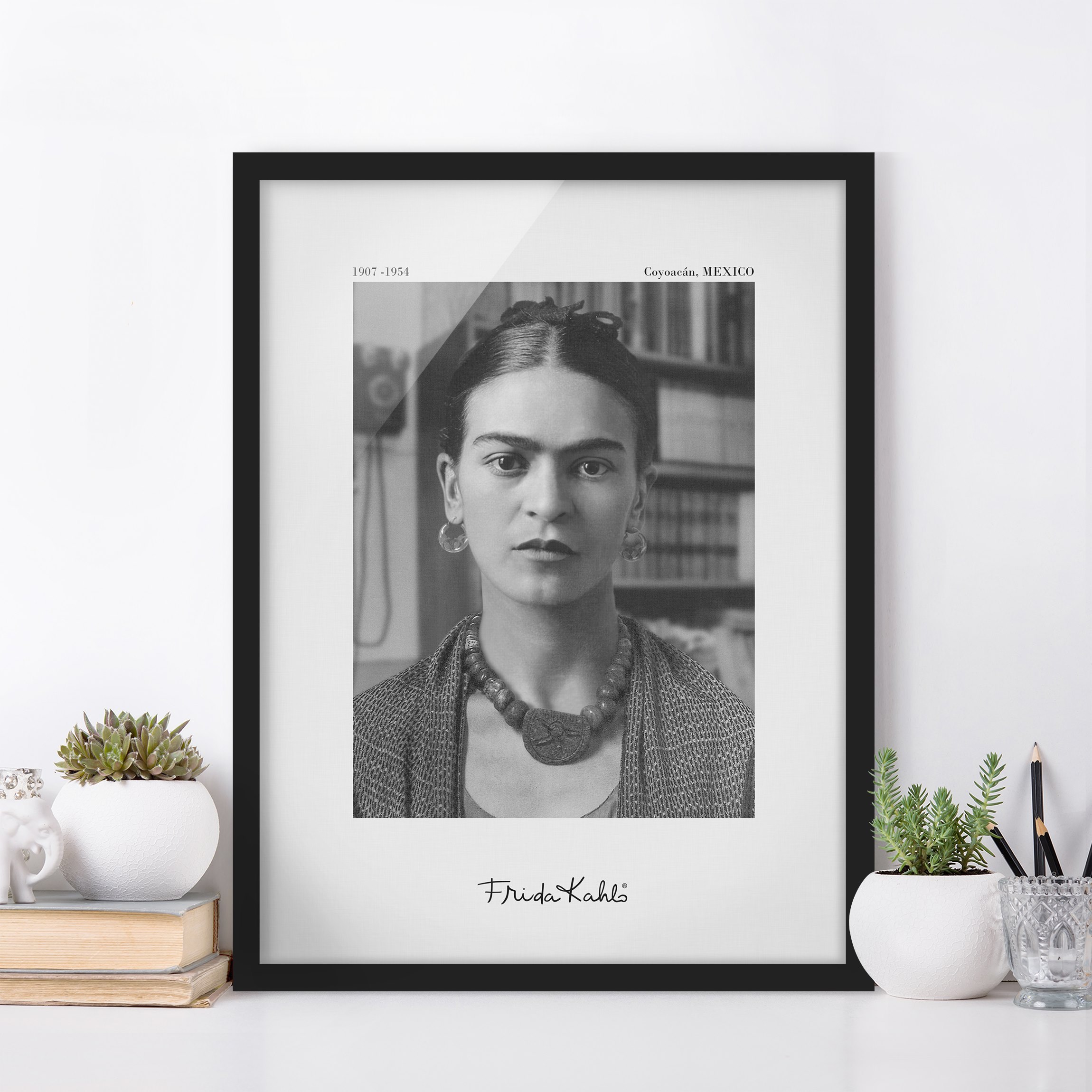 Bild mit Rahmen Frida Kahlo Foto Portrait im Haus