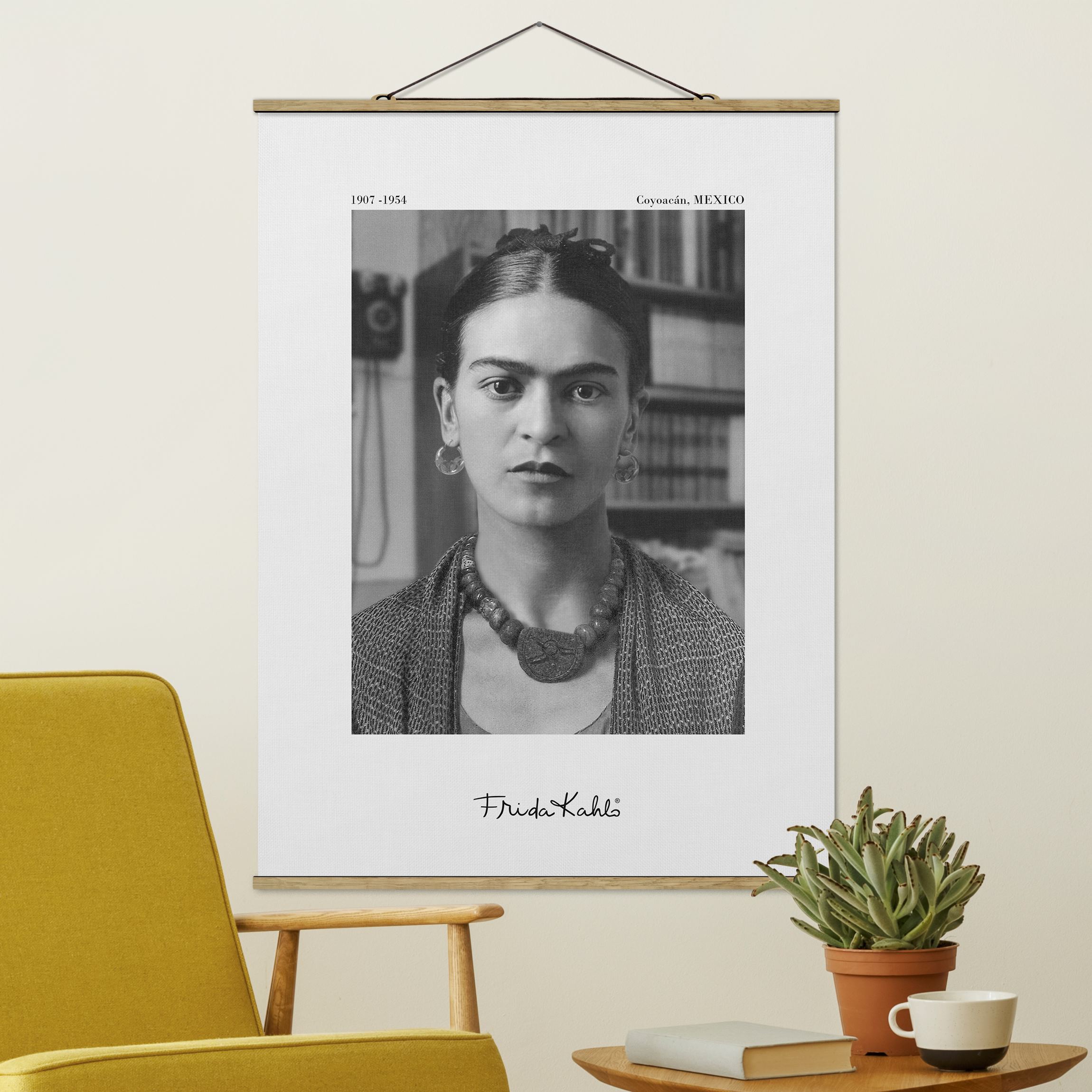 Stoffbild Frida Kahlo Foto Portrait im Haus