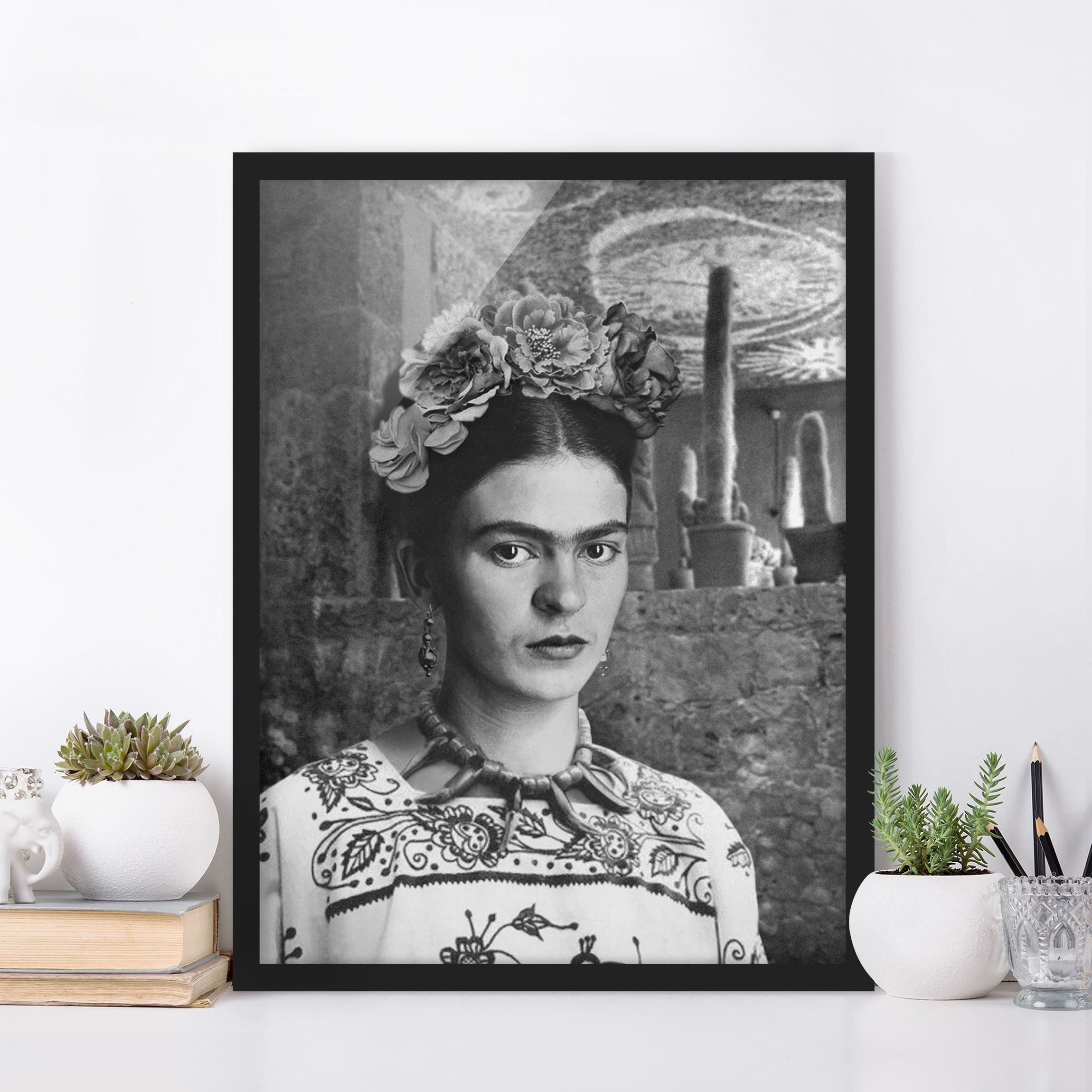 Bild mit Rahmen Frida Kahlo Foto Portrait vor Kakteen