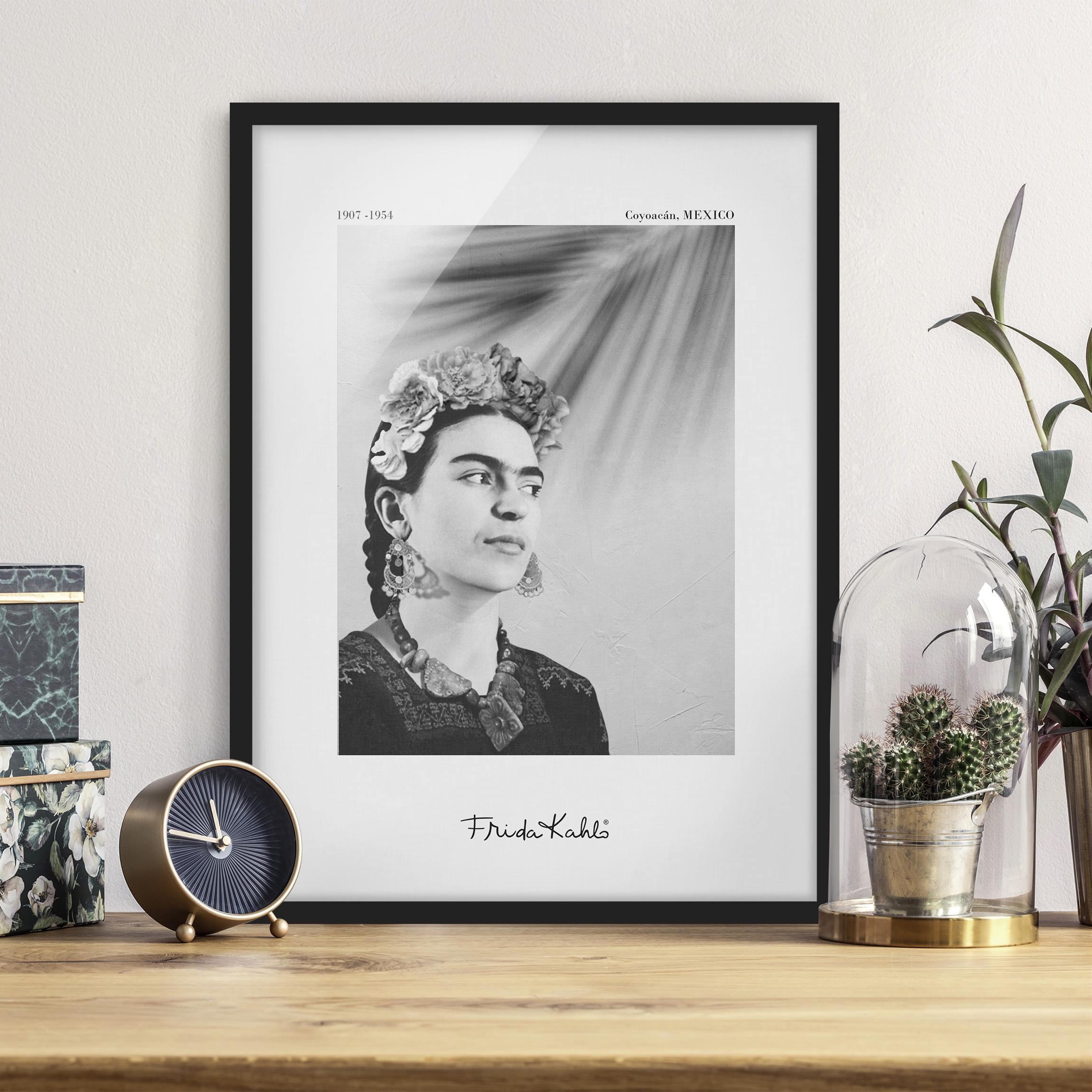 Bild mit Rahmen Frida Kahlo Portrait mit Schmuck