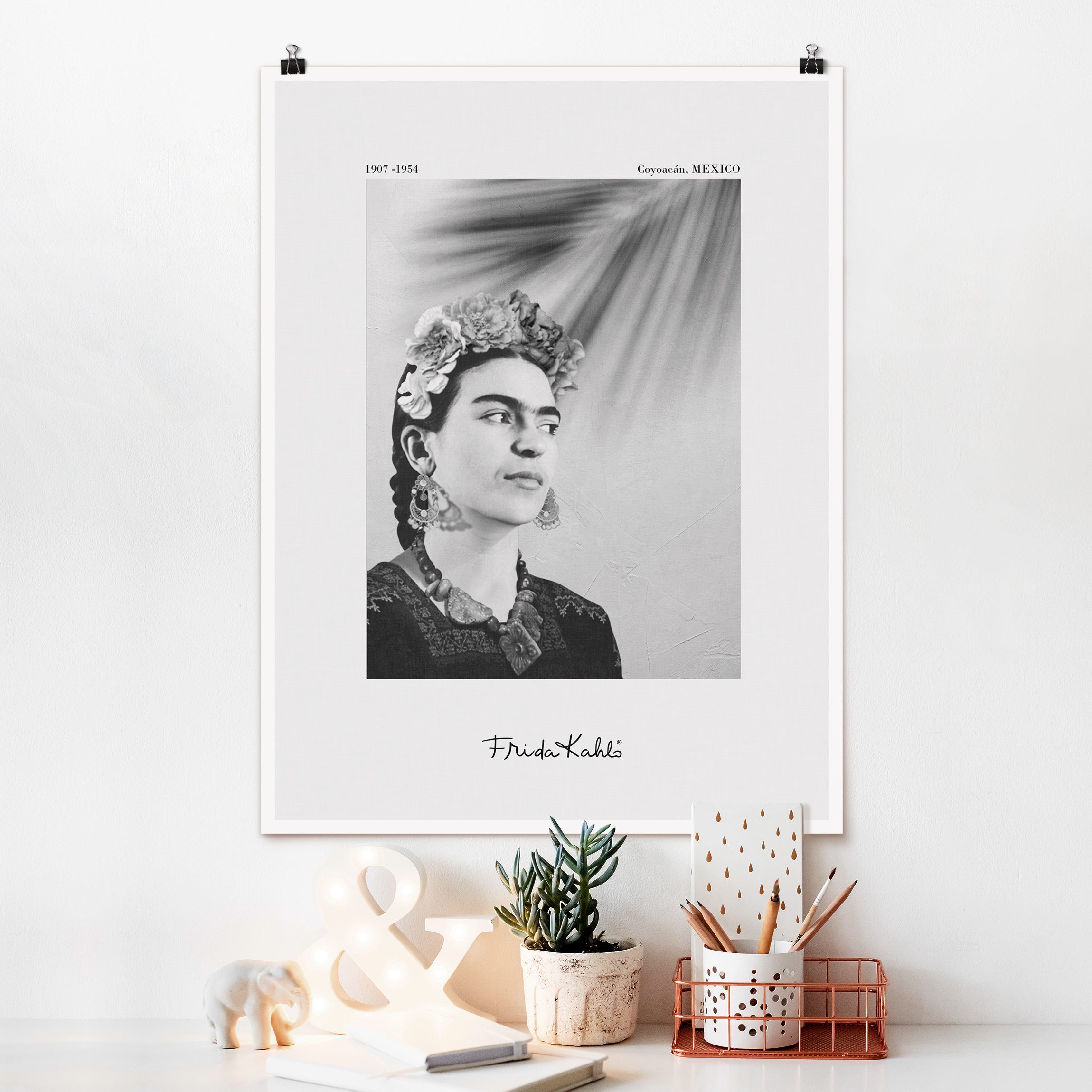 Poster Frida Kahlo Portrait mit Schmuck