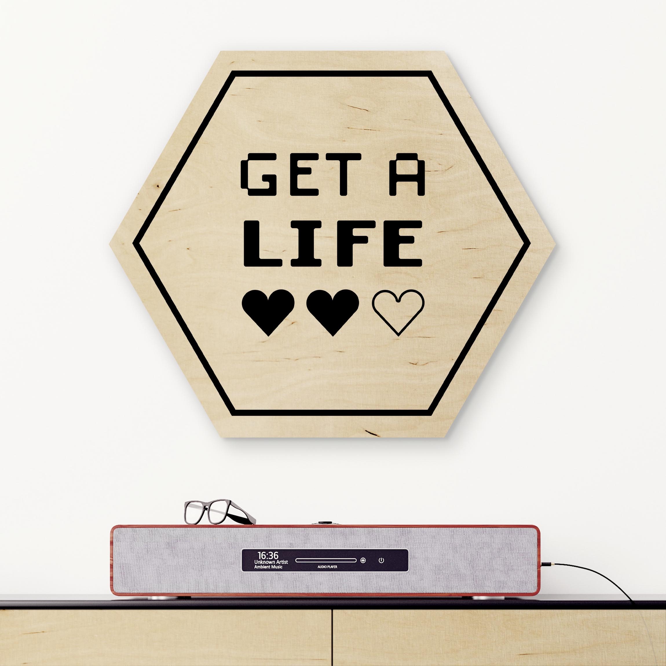 Hexagon-Holzbild Gaming Herzen Get A Life in Schwarz