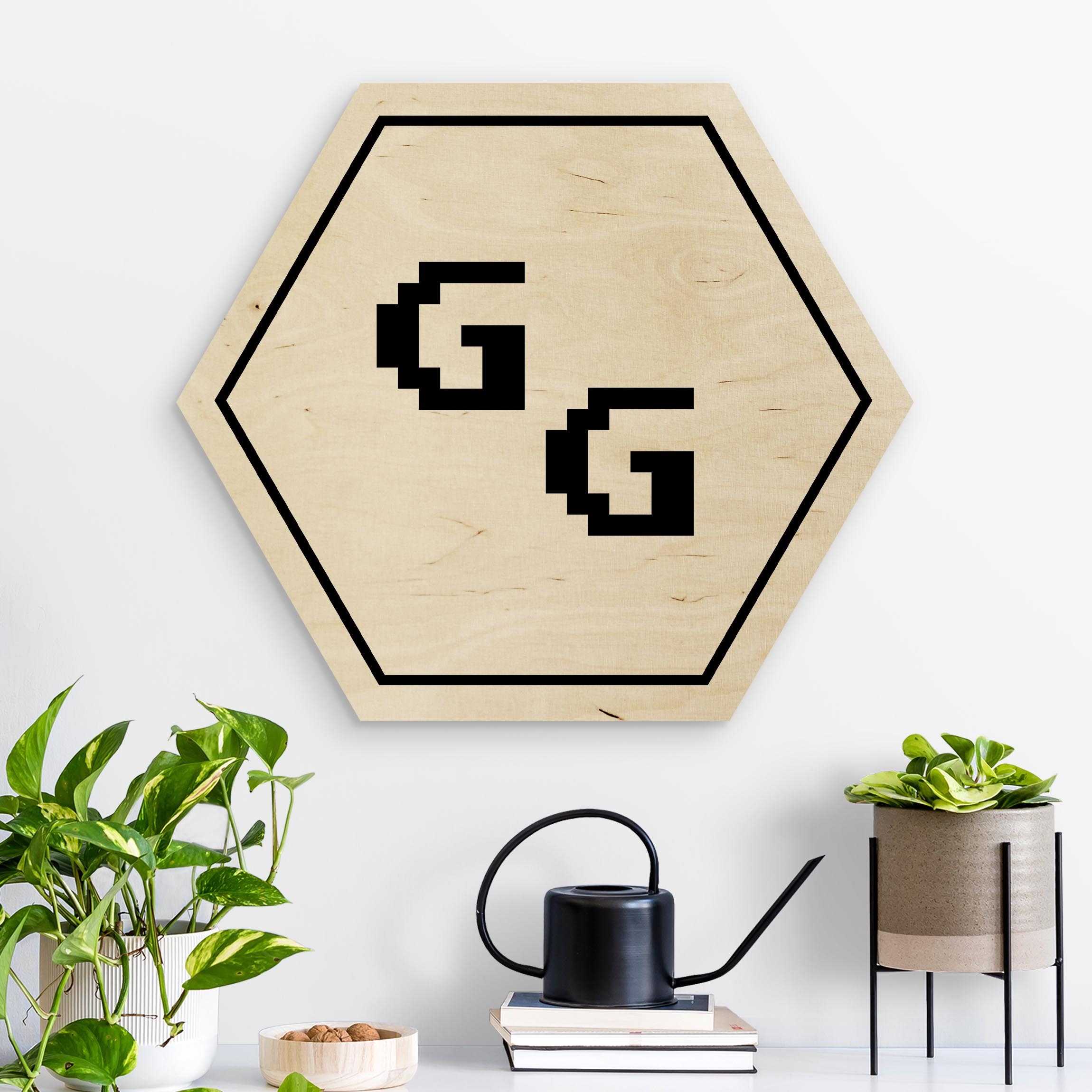 Hexagon-Holzbild Gaming Kürzel GG in Schwarz