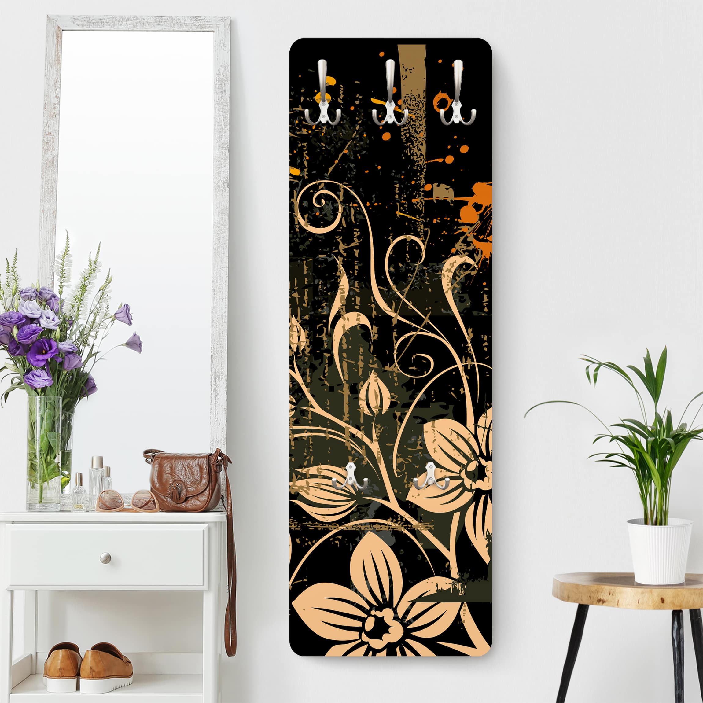 Wandgarderobe Holzpaneel Blumen Zarte Ranken