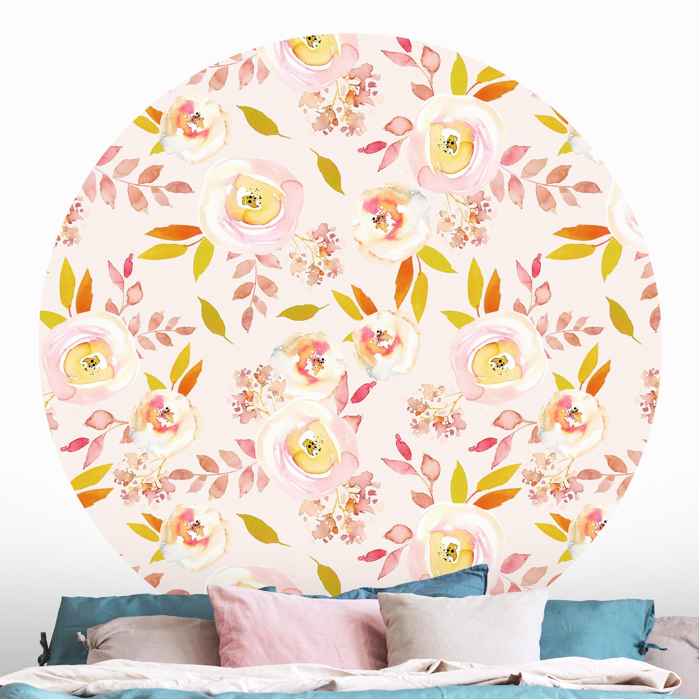 Runde Mustertapete Gelbe Blätter mit Aquarell Blumen vor Rosa