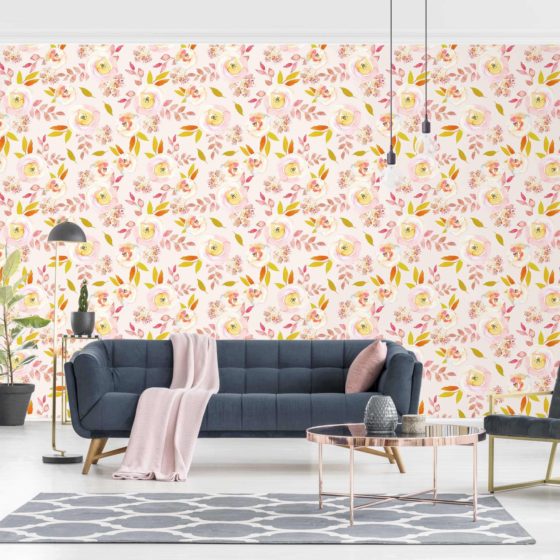 Mustertapete Gelbe Blätter mit Aquarell Blumen vor Rosa