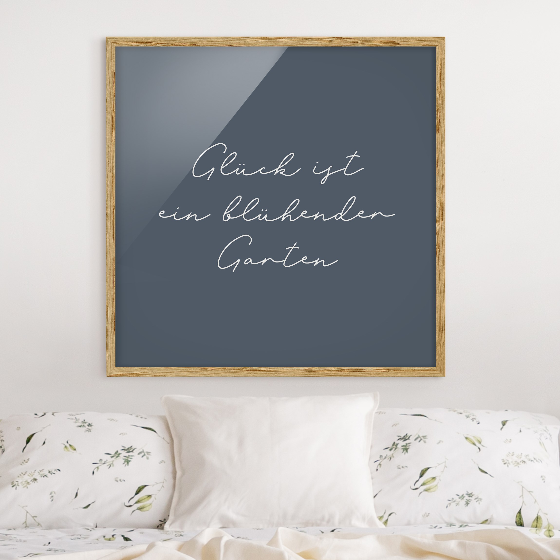 Bild mit Rahmen Glück ist ein blühender Garten