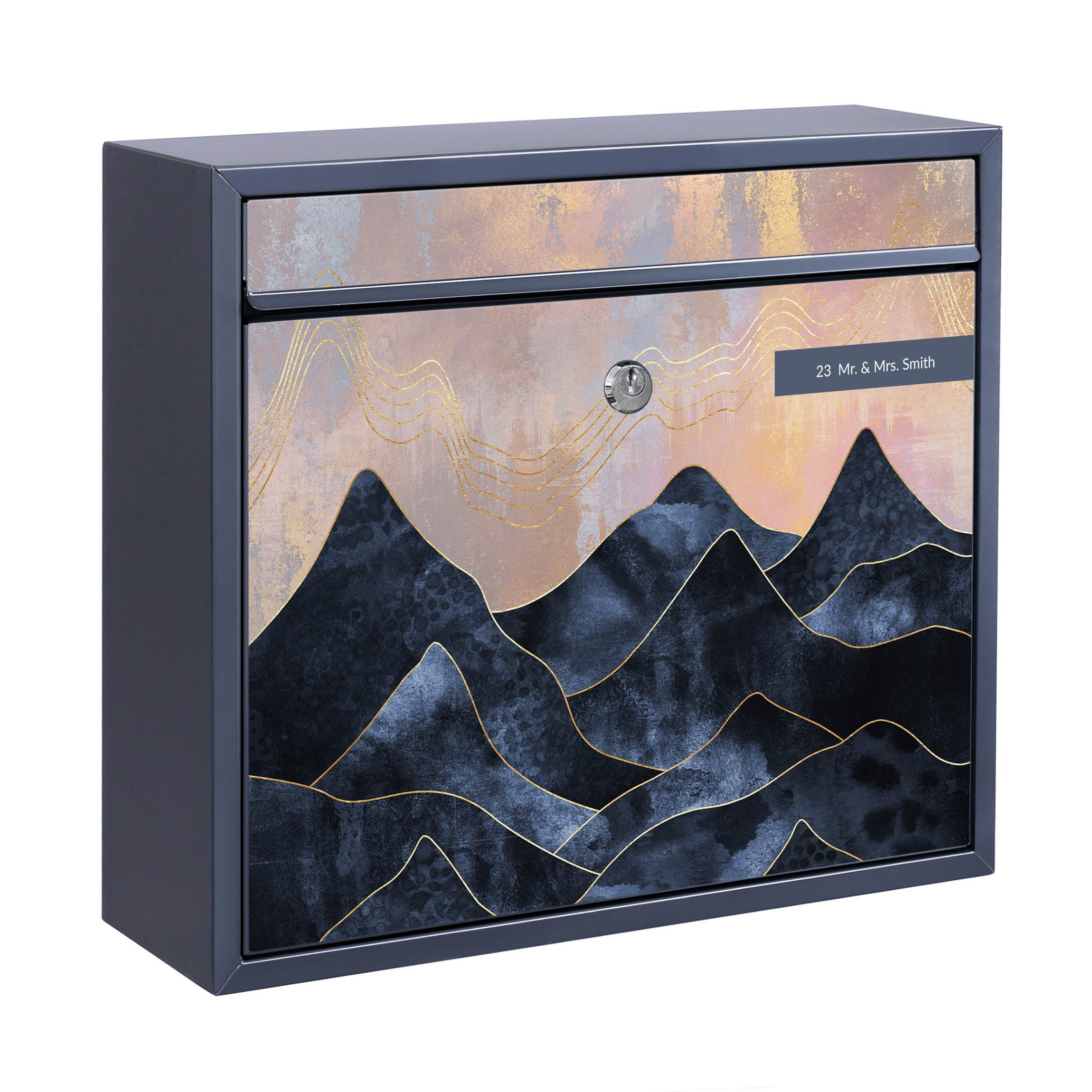 Briefkasten mit eigenem Text Goldene Dämmerung über Gebirge