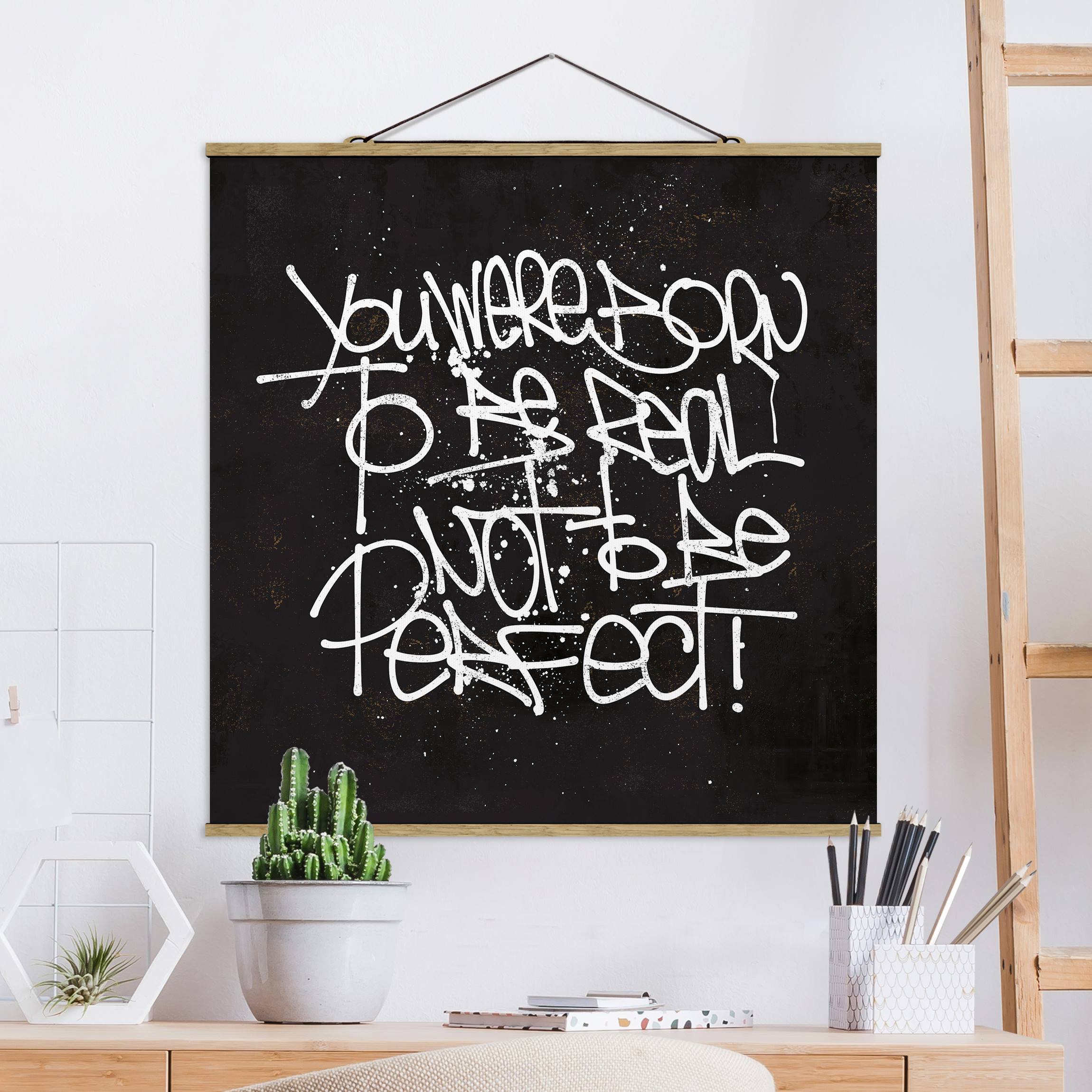 Stoffbild mit Posterleisten Graffiti Art Be Real