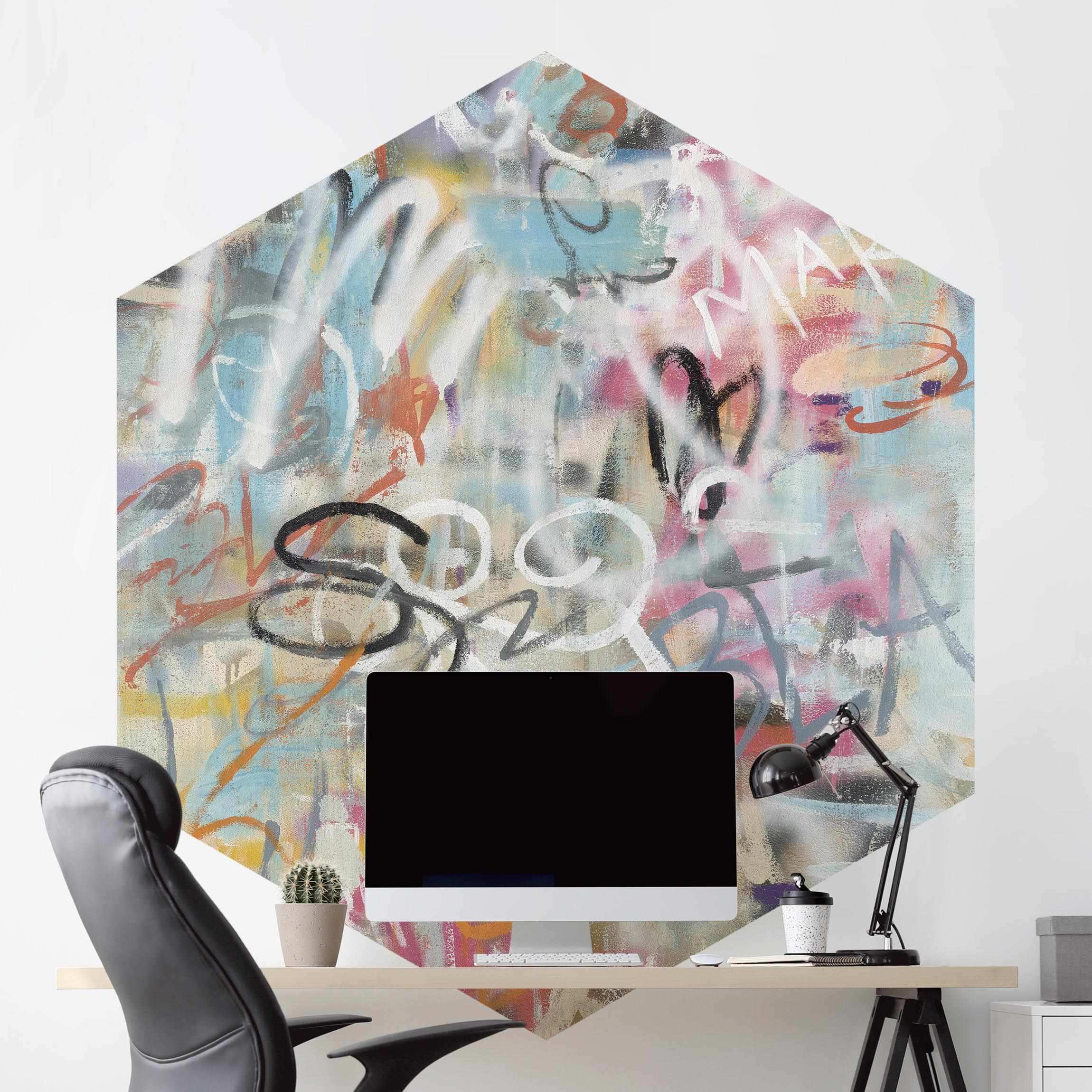 Hexagon Mustertapete Graffiti Love in Pastell