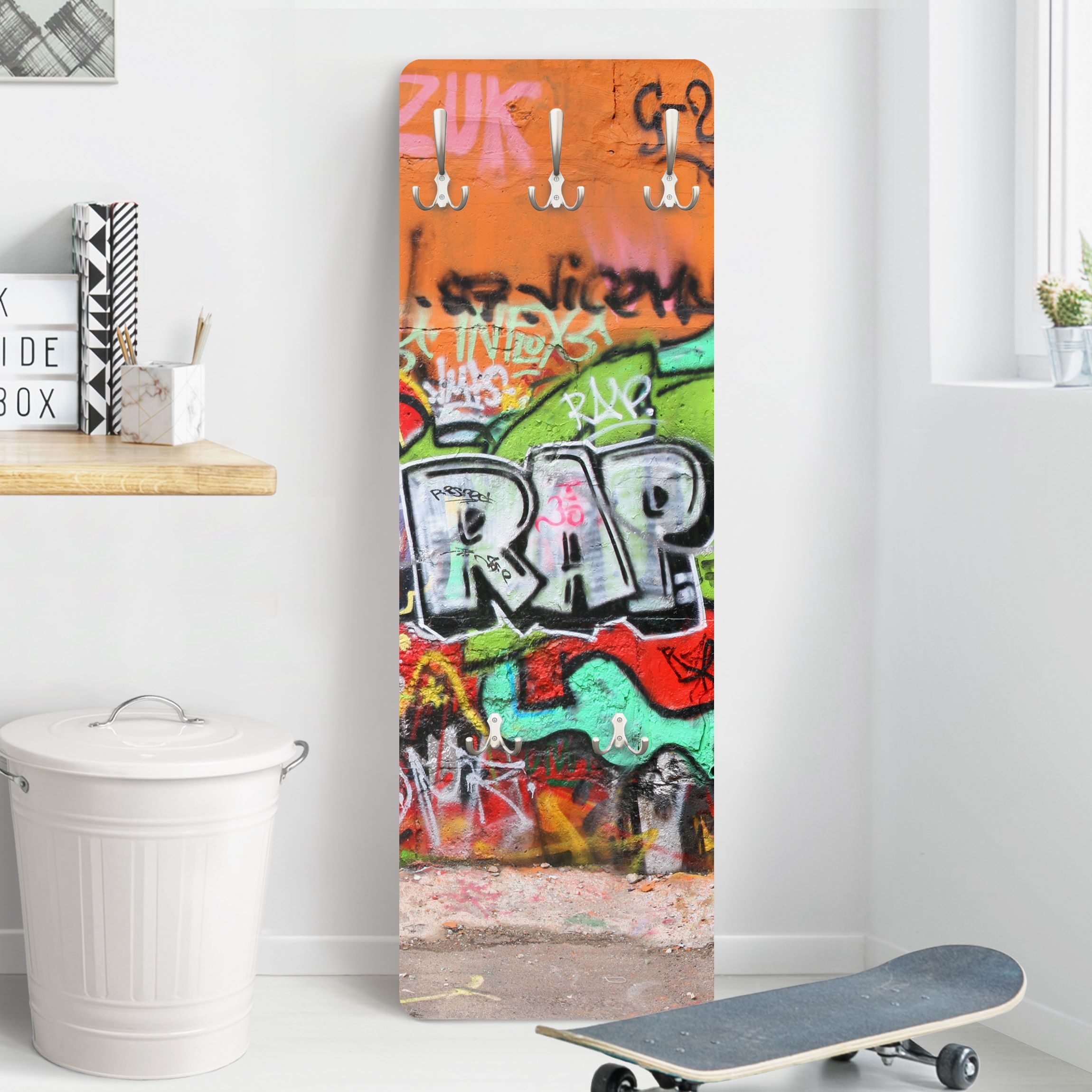 Wandgarderobe Holzpaneel Graffiti
