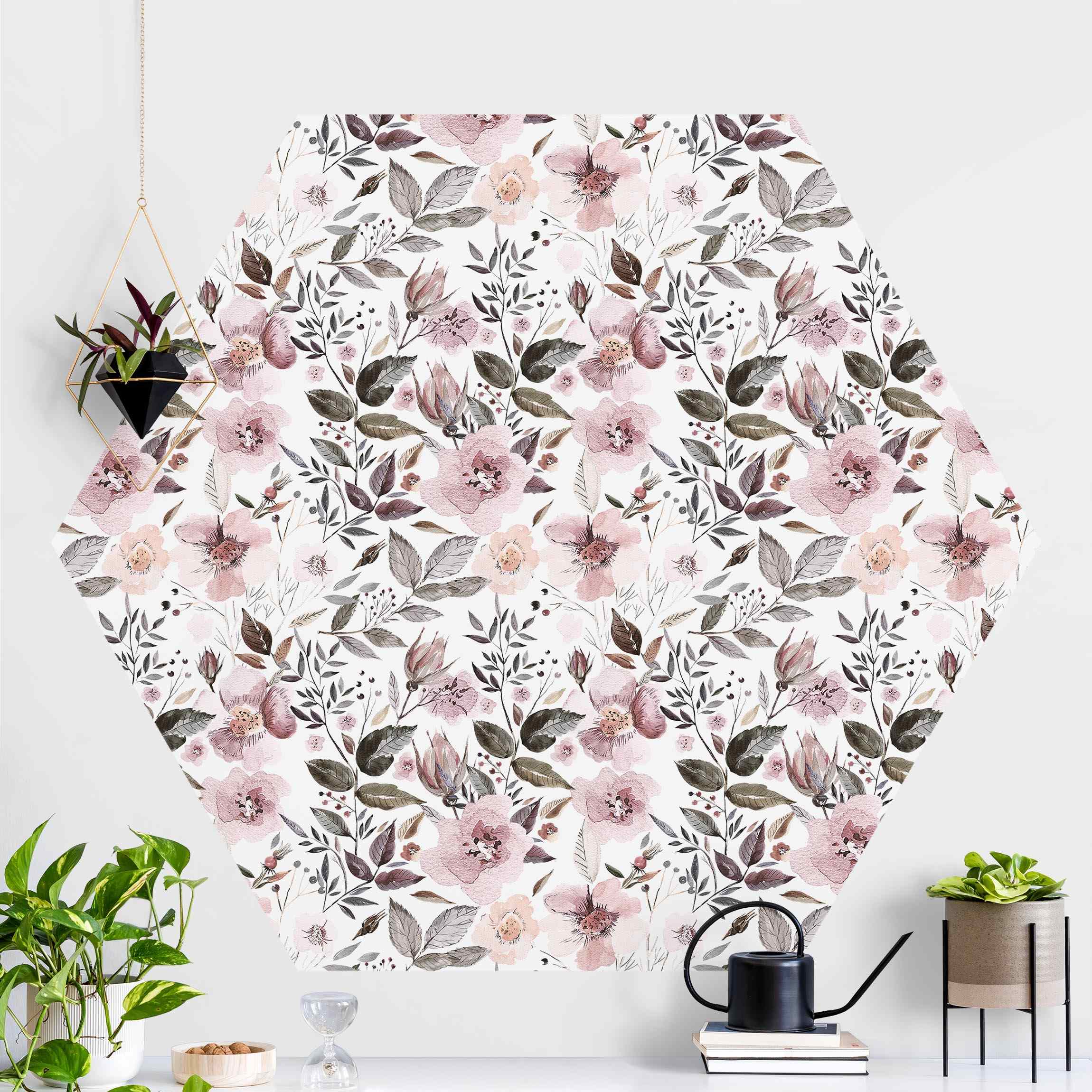 Hexagon Mustertapete Graue Blätter mit Aquarell Blumen