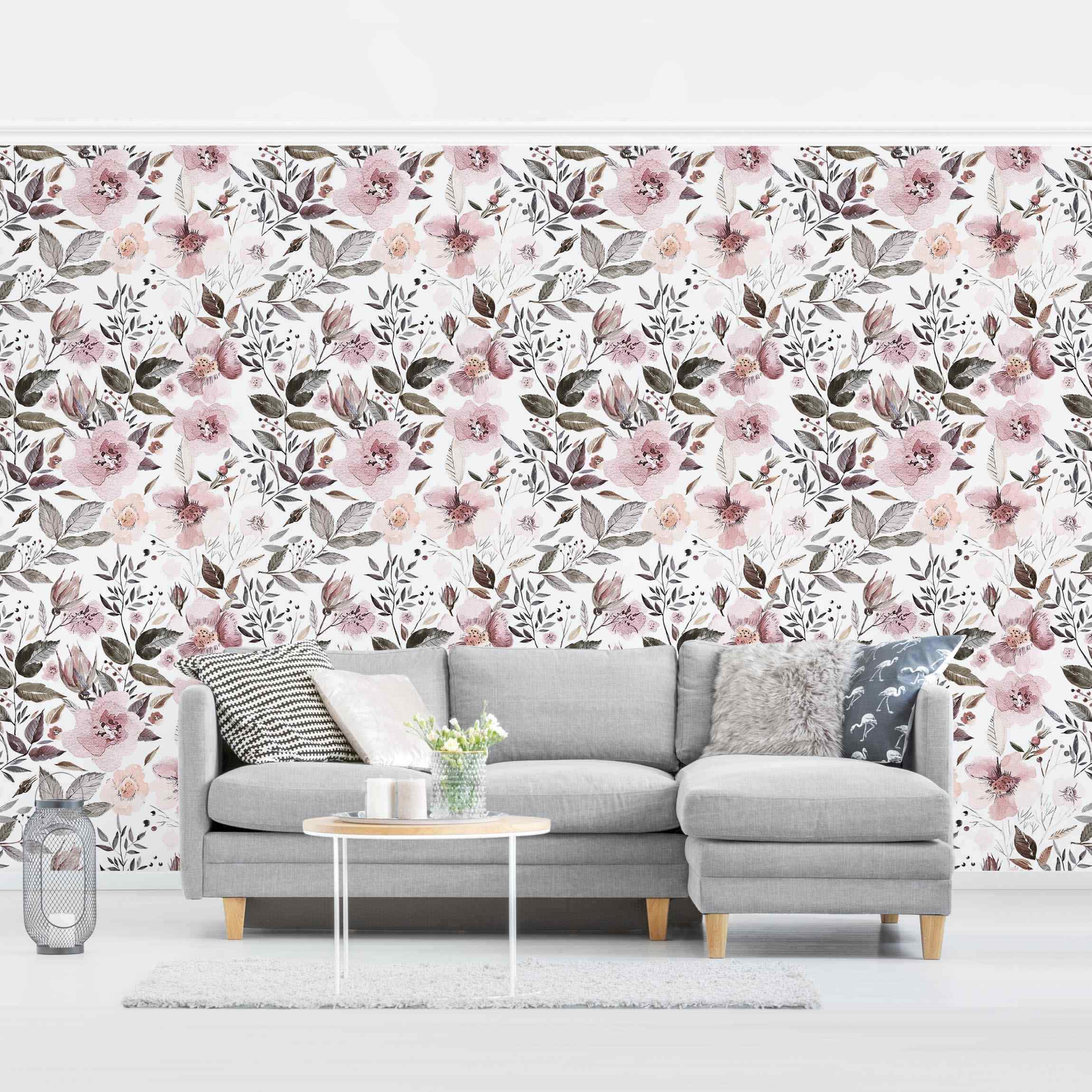 Mustertapete Graue Blätter mit Aquarell Blumen