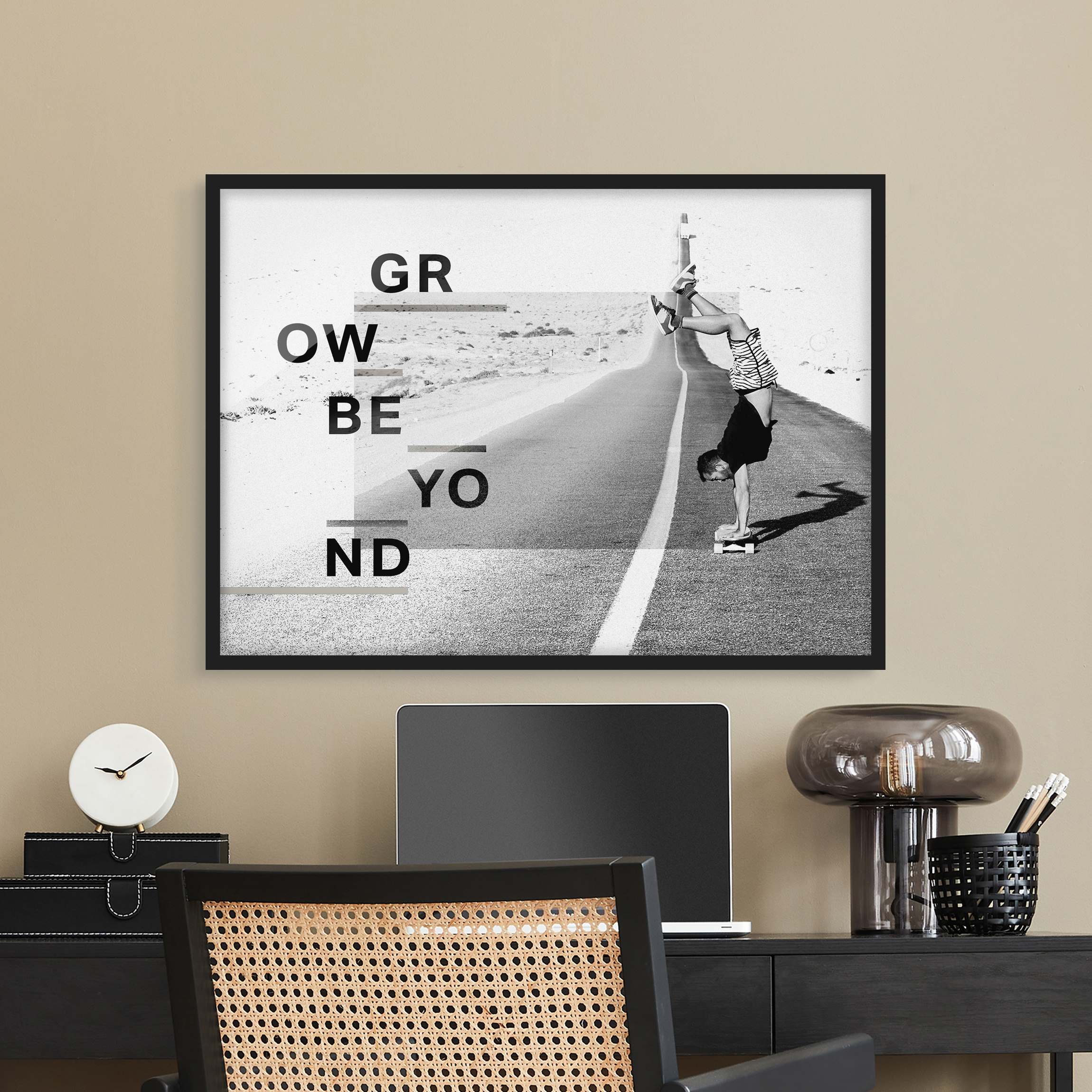 Bild mit Rahmen Grow Beyond Skater