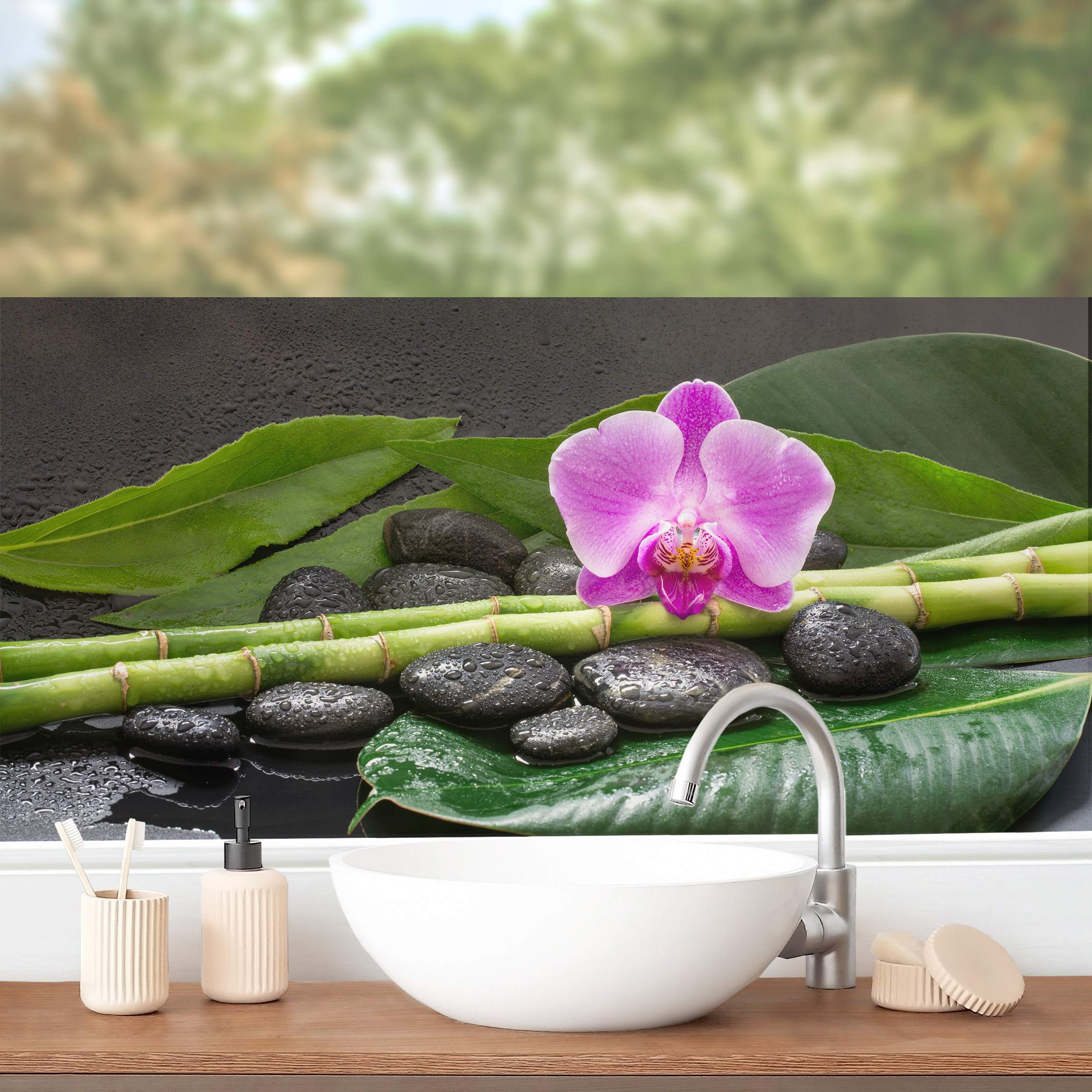 Fensterfolie Grüner Bambus mit Orchideenblüte