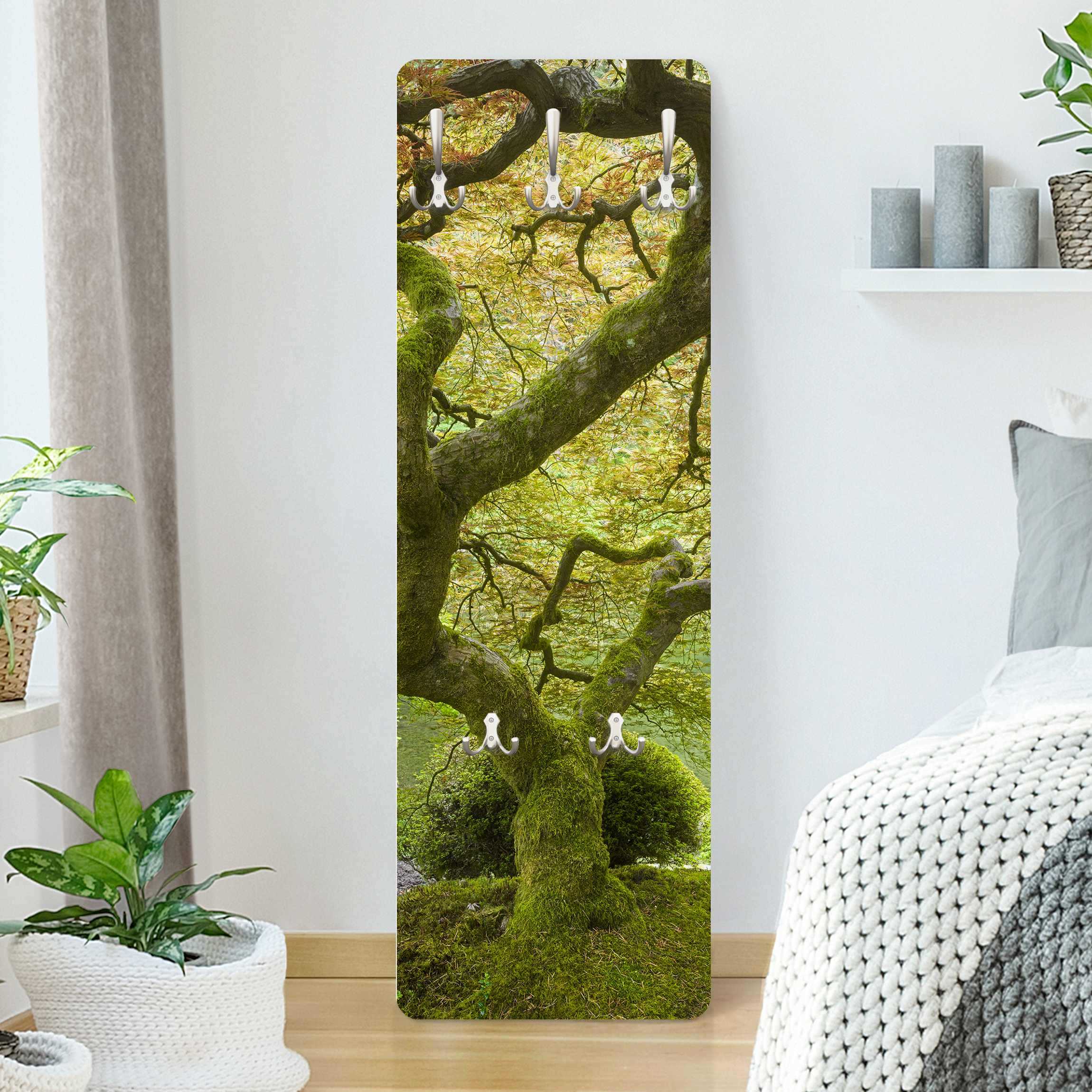 Wandgarderobe Holzpaneel Grüner Japanischer Garten