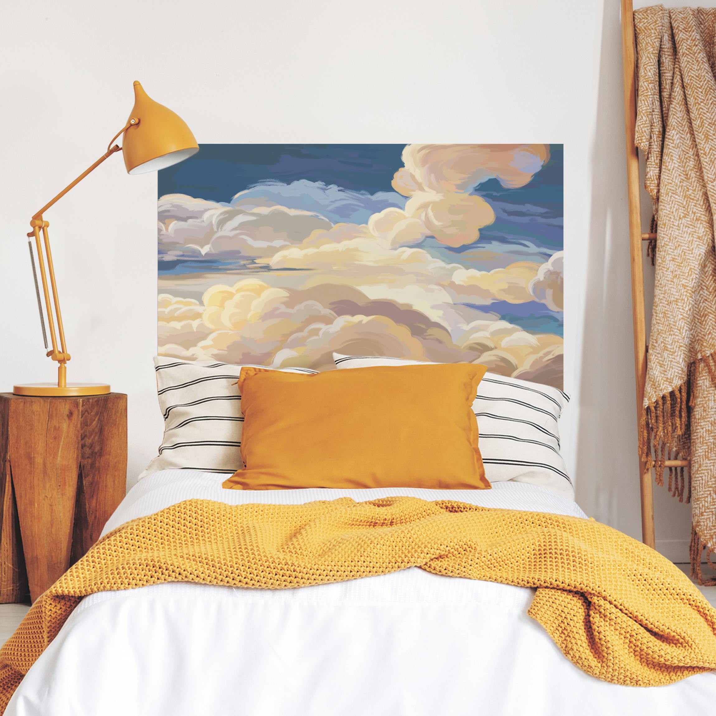 Kopfteil Bett Handgemaltes Wolkenmeer in Pastell