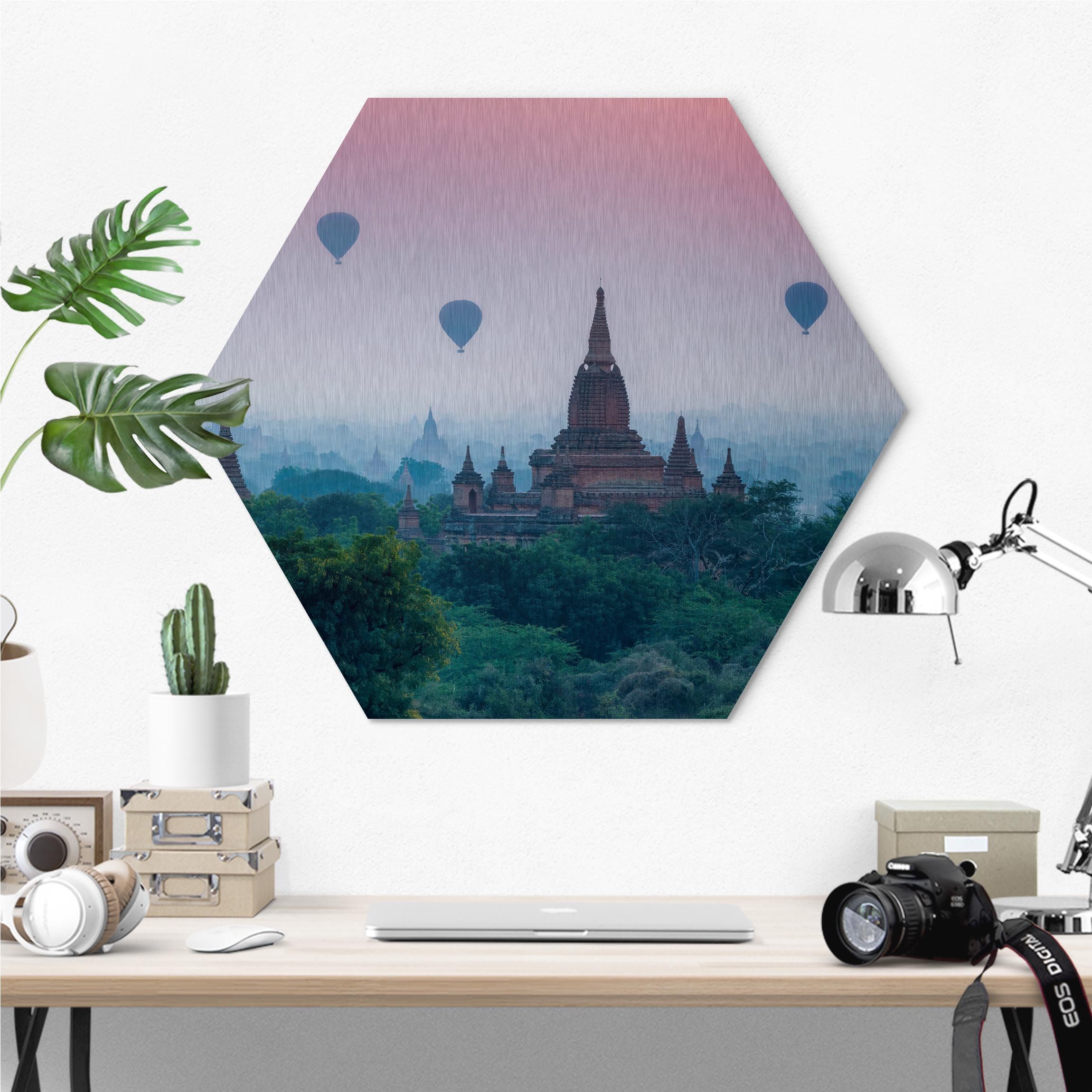 Hexagon-Alu-Dibond Bild Heißluftballons über Tempelanlage