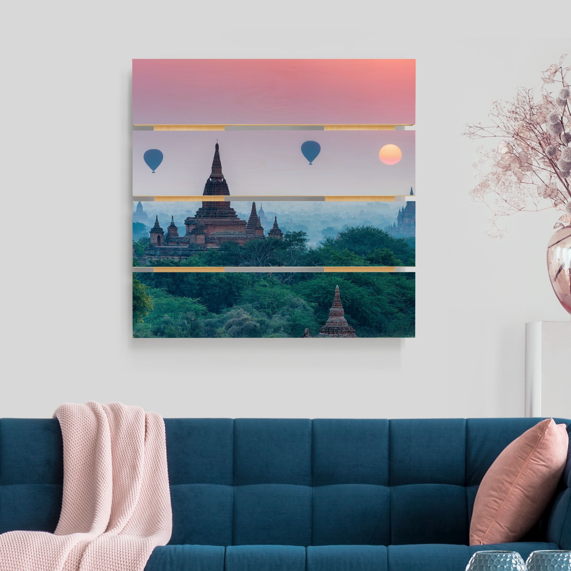 Holzbild Plankenoptik Heißluftballons über Tempelanlage