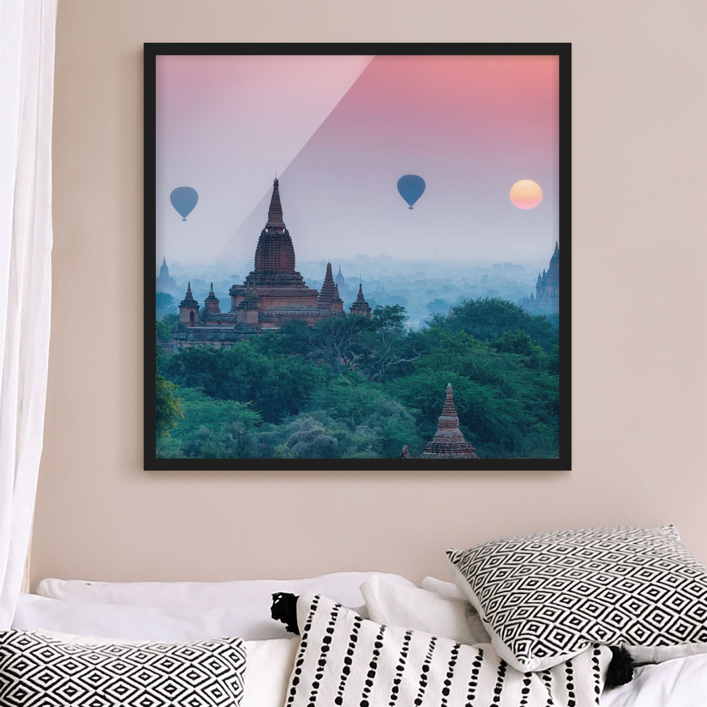 Bild mit Rahmen Heißluftballons über Tempelanlage