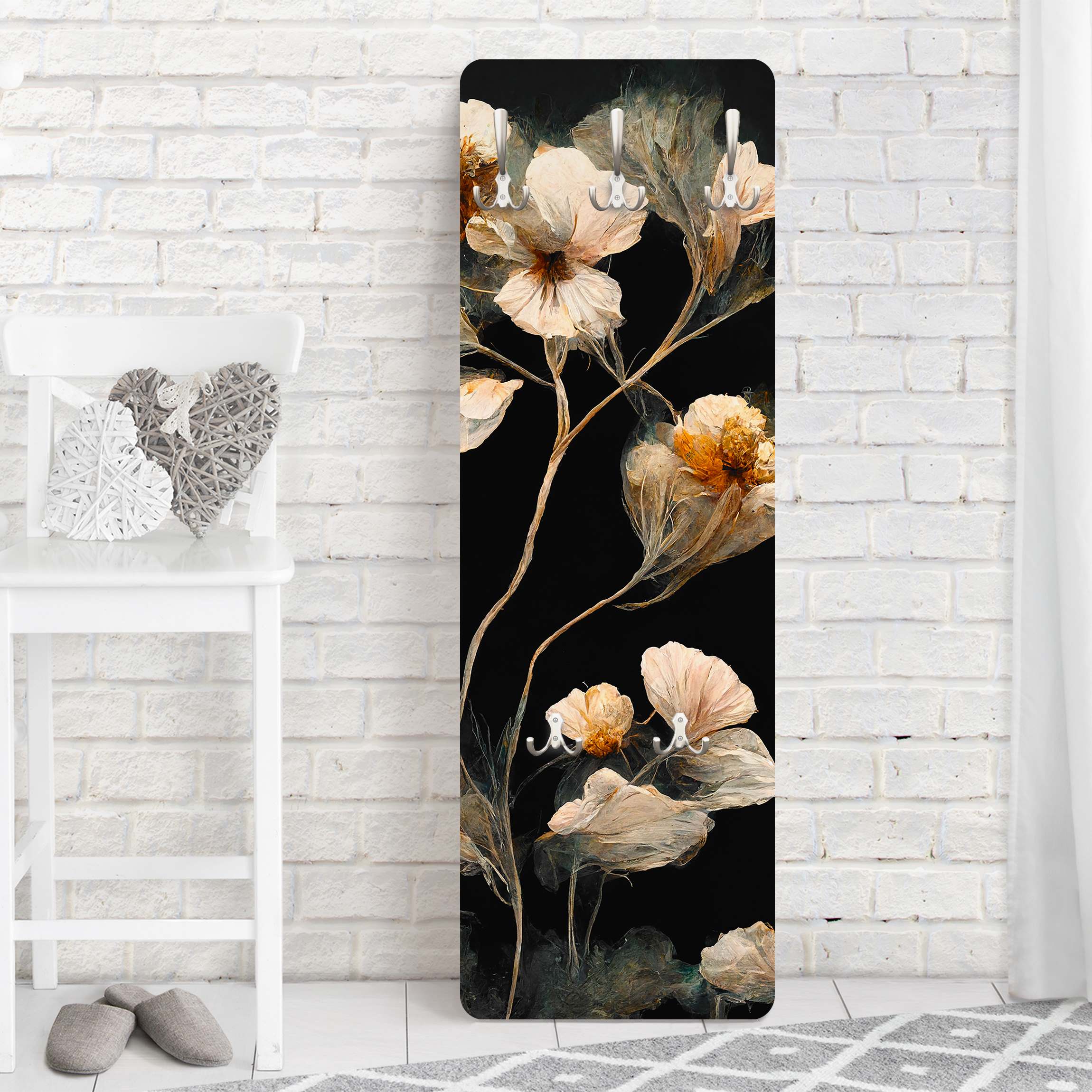 Wandgarderobe Helle Blüten auf Schwarz
