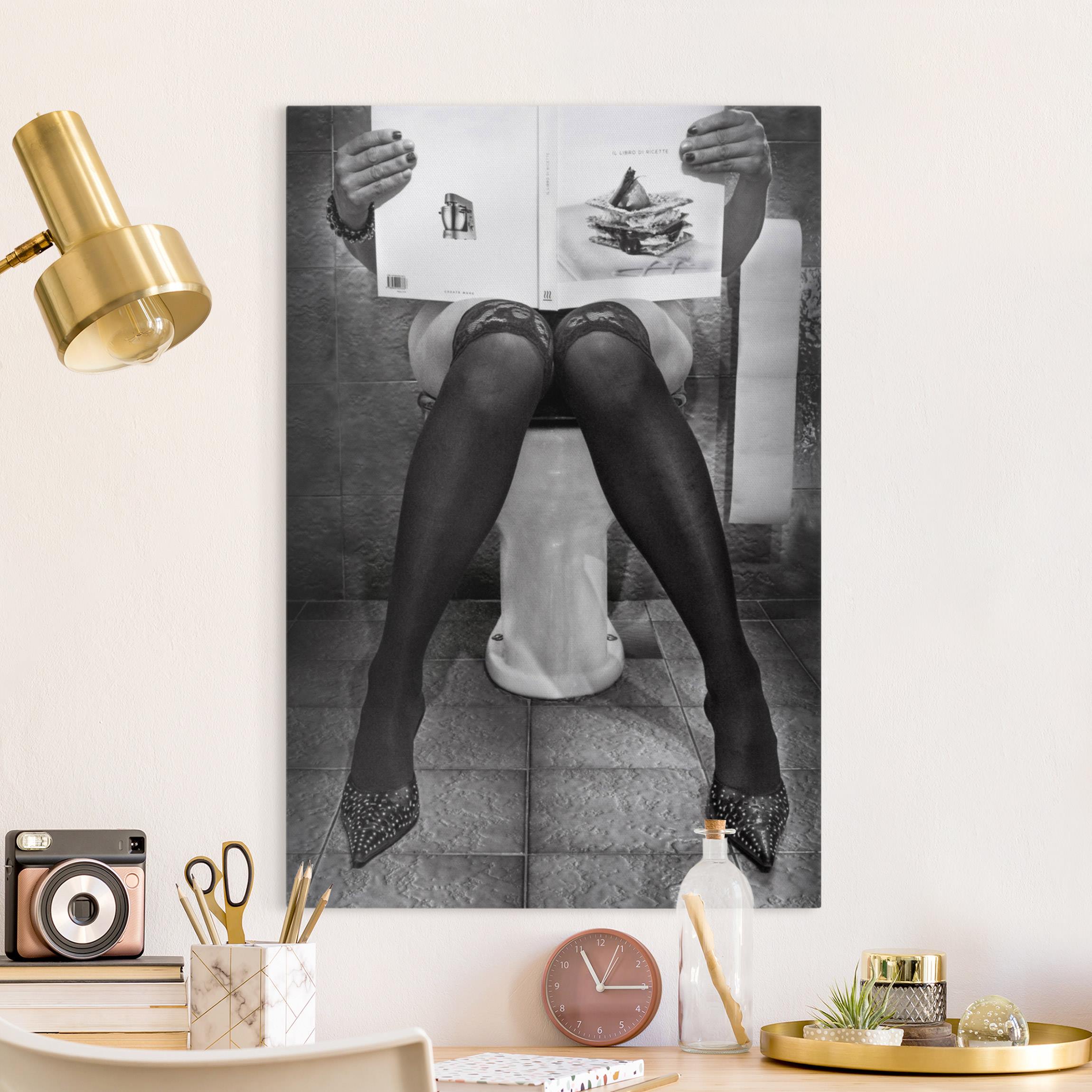 Leinwandbild High Heels, Stay Ups and News