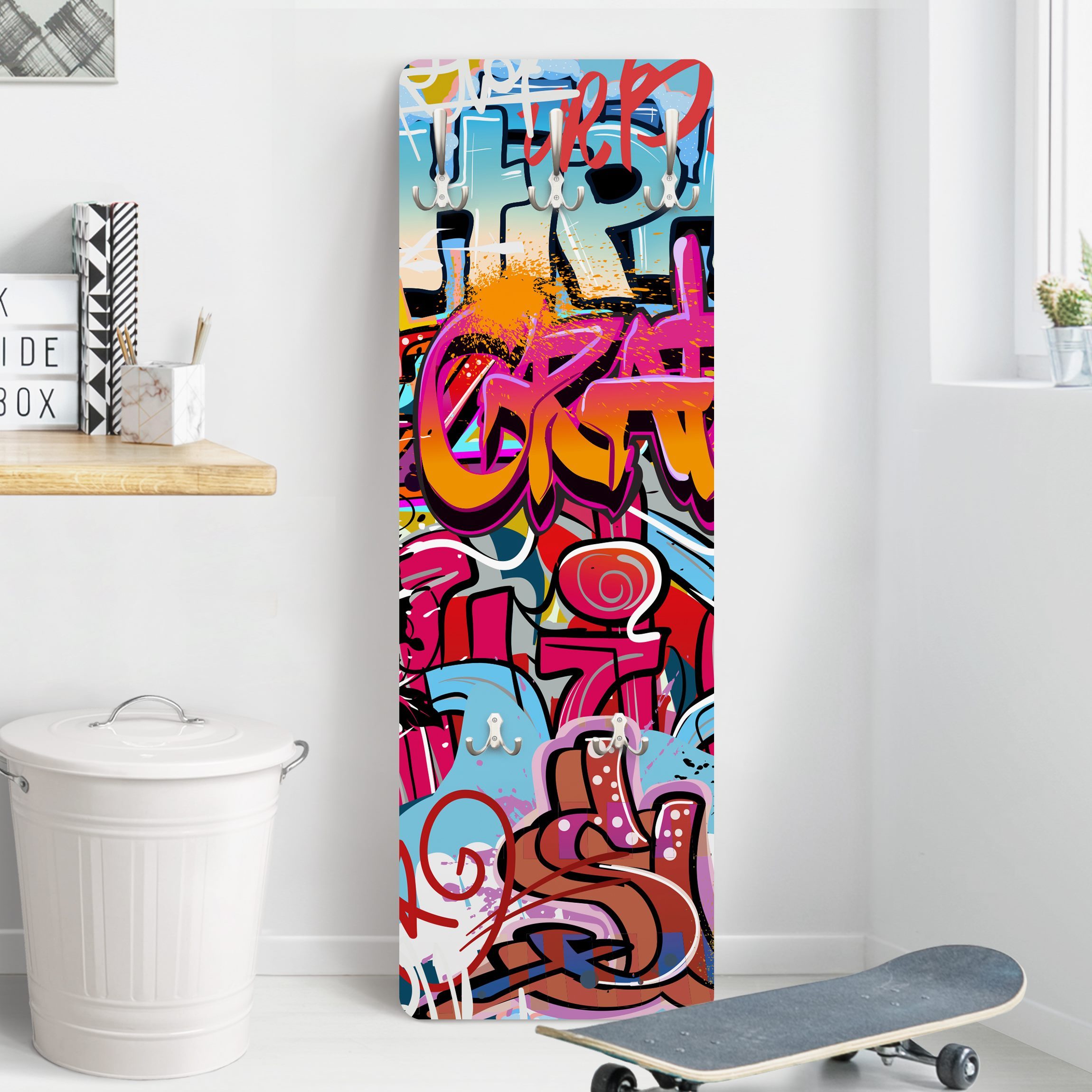 Wandgarderobe Holzpaneel HipHop Graffiti