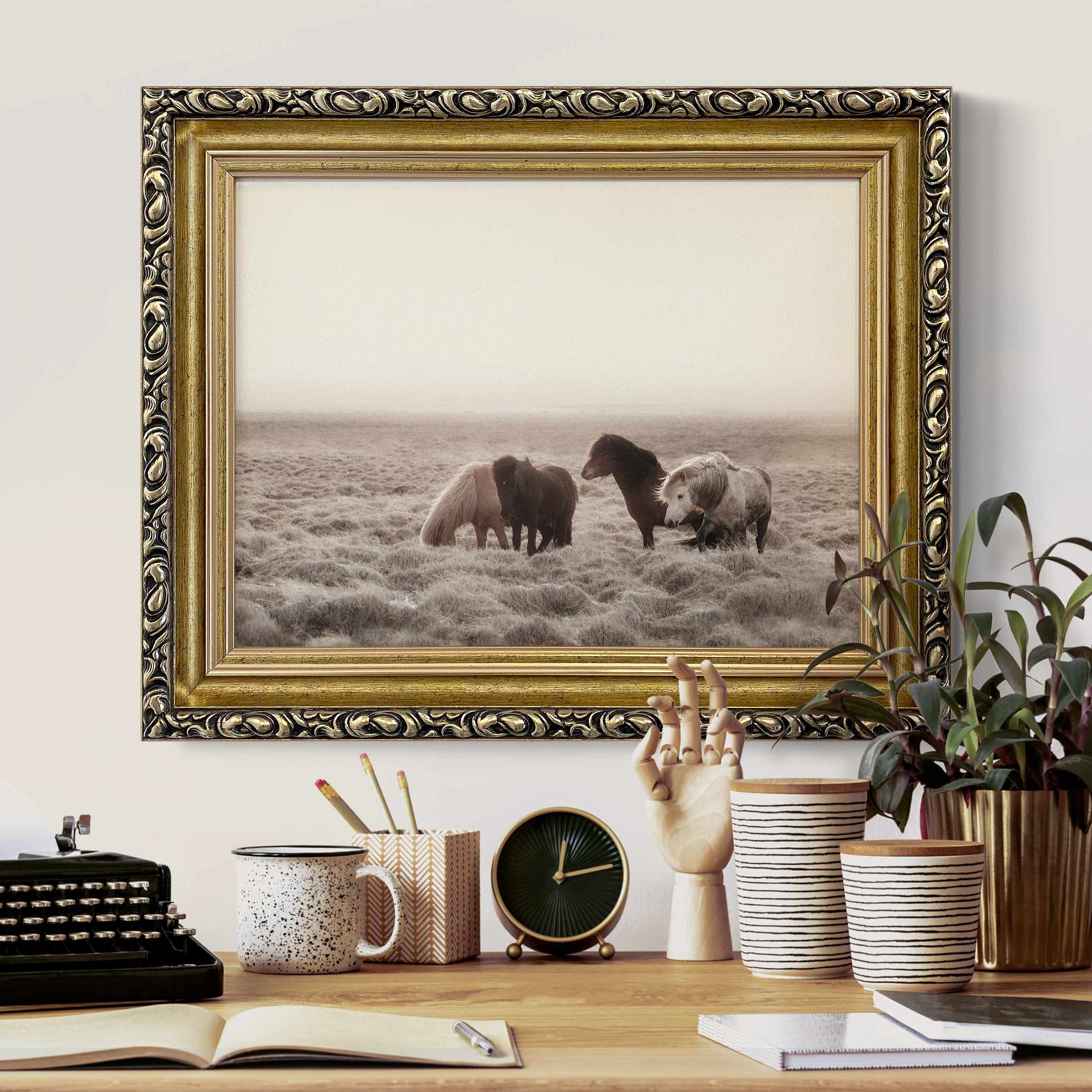 Leinwandbild mit Barockrahmen Island Wildpferde