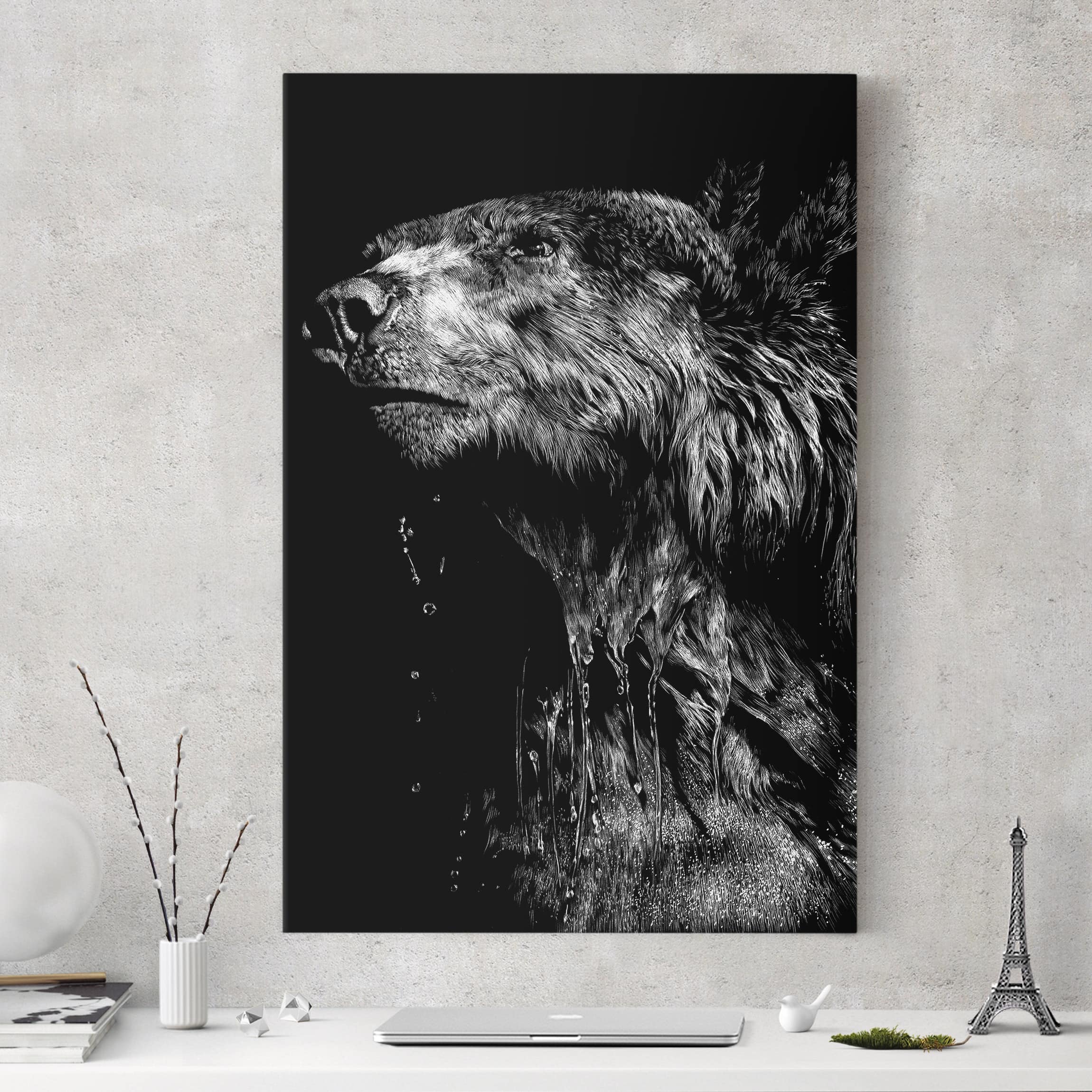 Leinwandbild - Hochformat Bär vor Schwarz