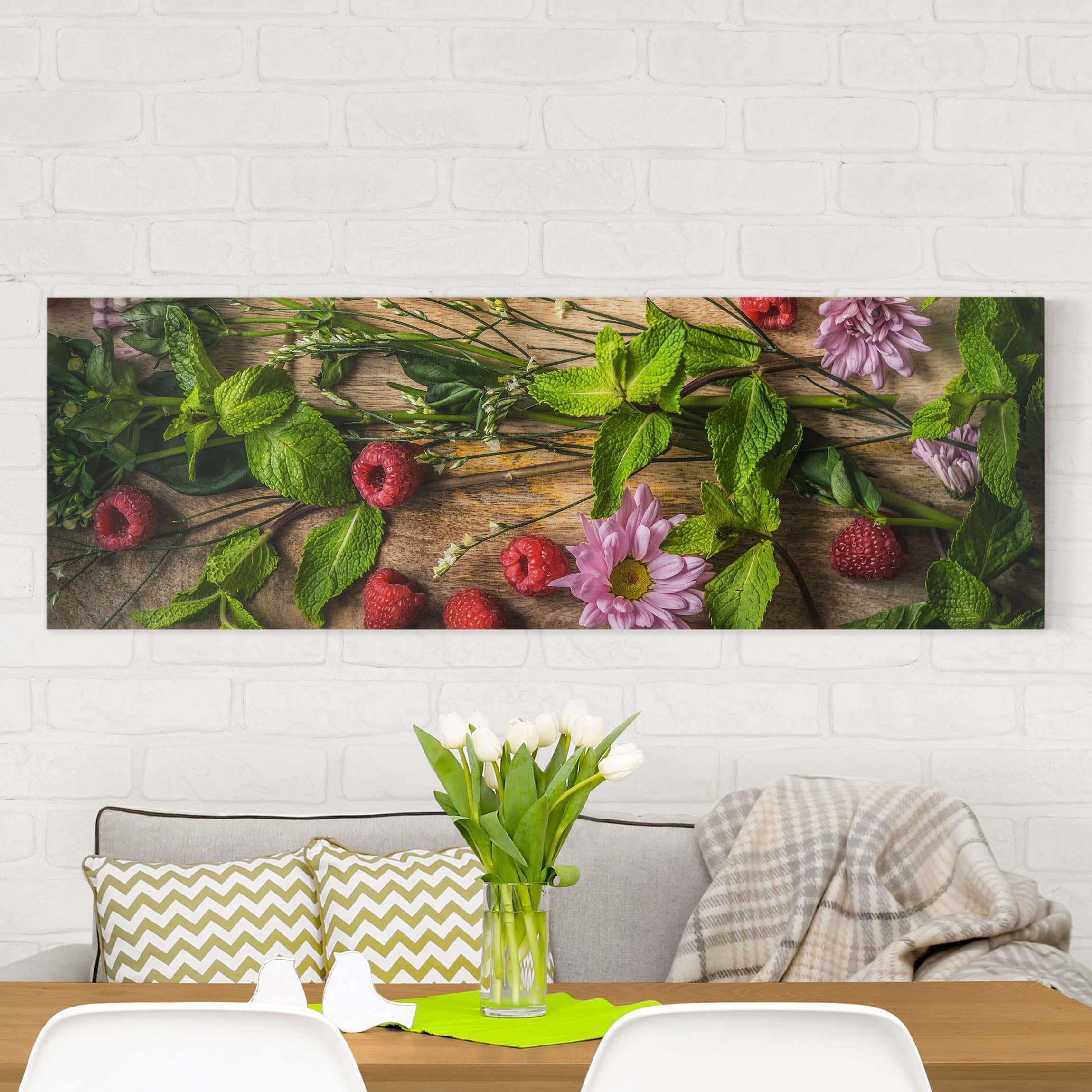 Leinwandbild - Panorama Blumen Himbeeren Minze