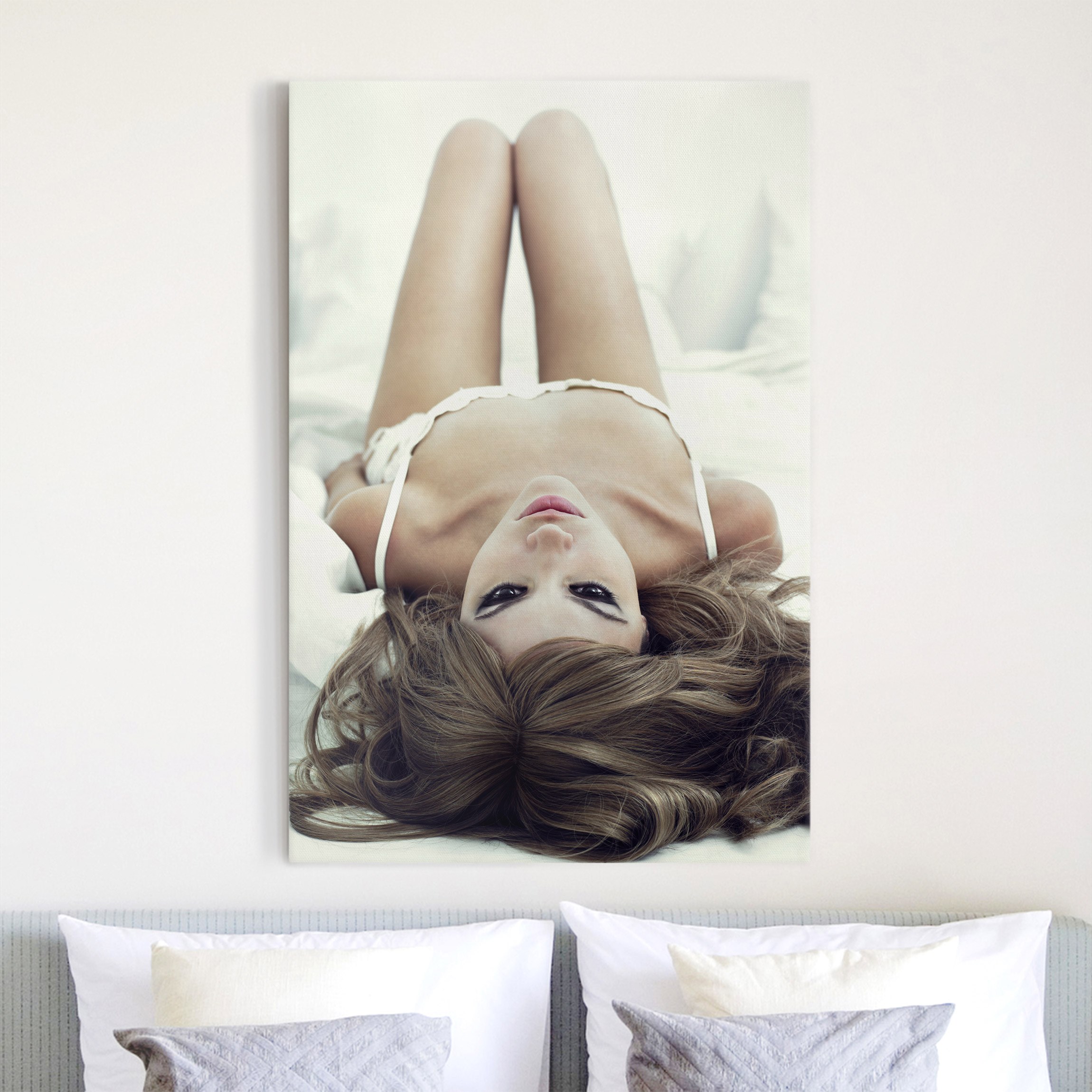 Leinwandbild - Hochformat Come to Bed, Babe