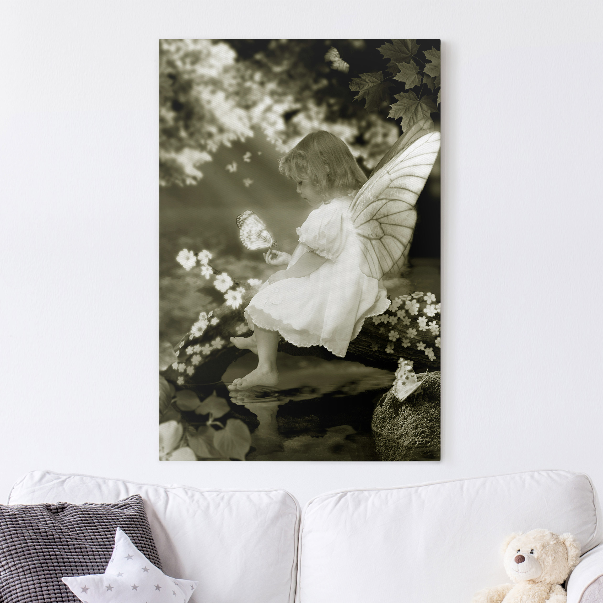 Leinwandbild - Hochformat Elfenkind am Märchenfluss