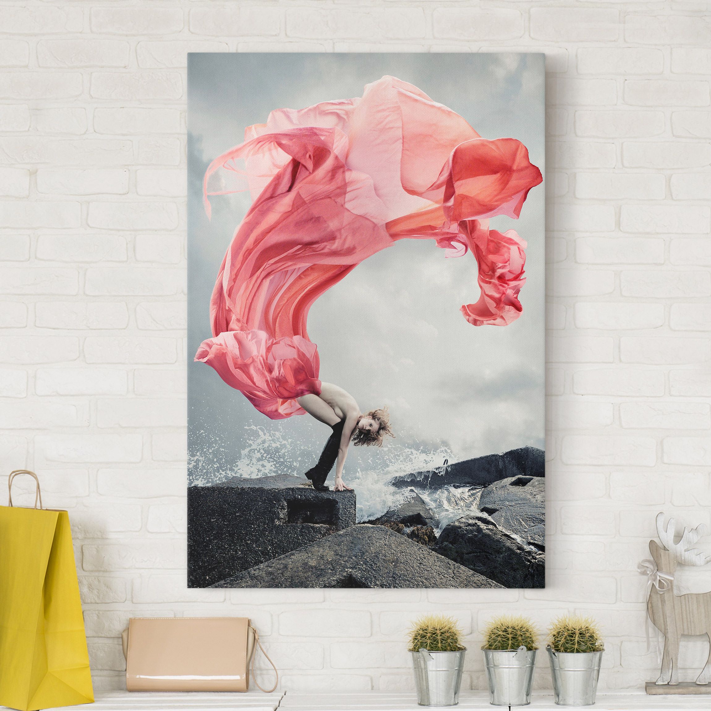 Leinwandbild - Hochformat Frau am Meer