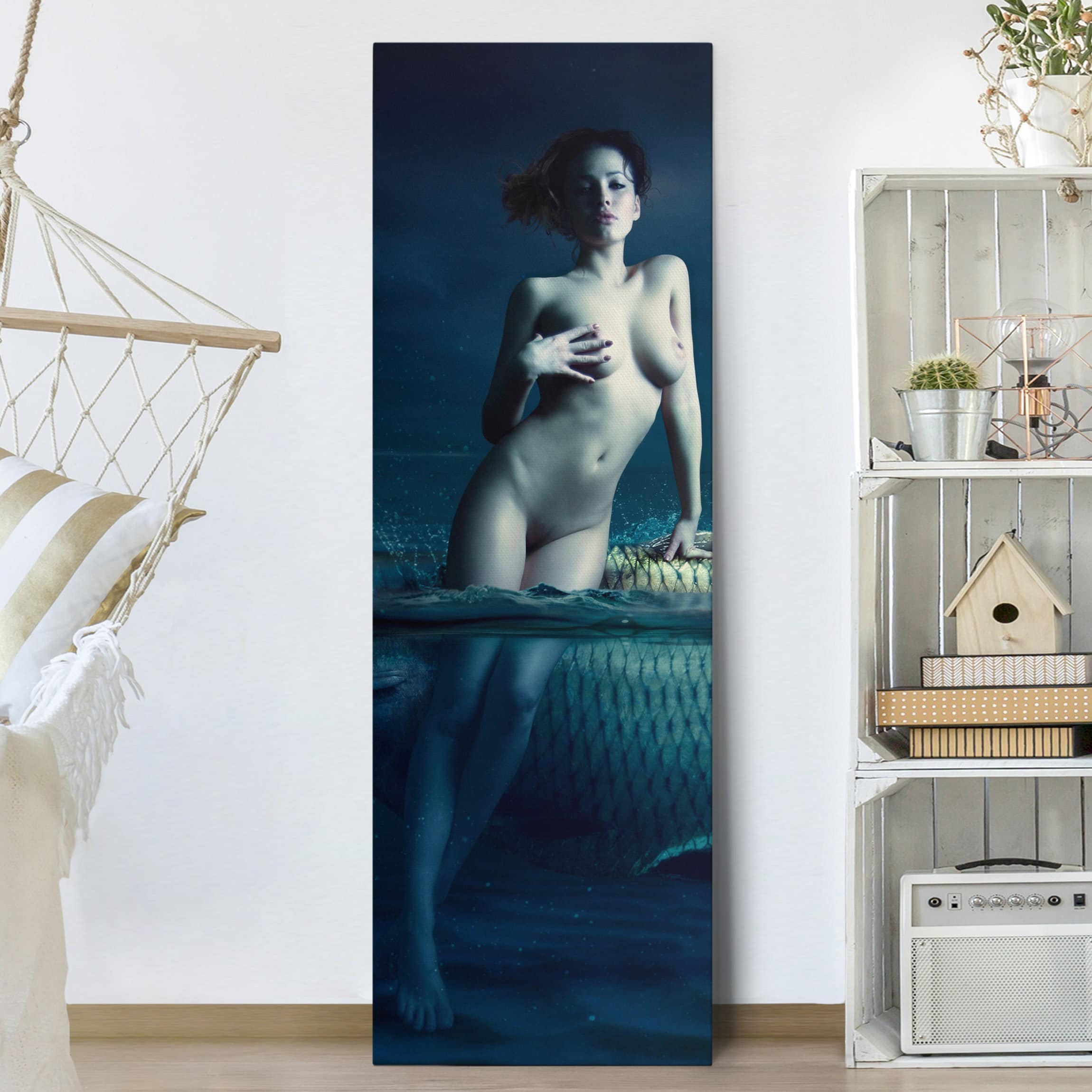 Leinwandbild - Hochformat Frauenakt mit Fisch
