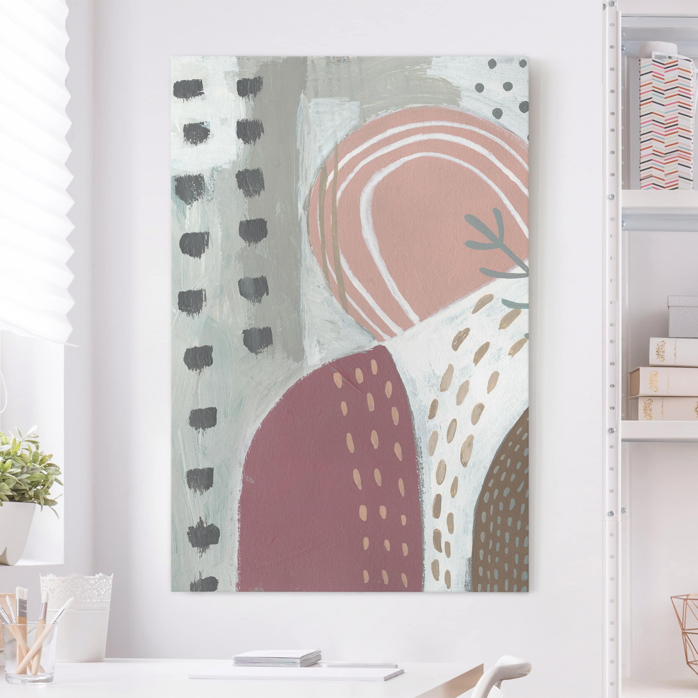 Leinwandbild - Hochformat Karneval der Formen in Beere I