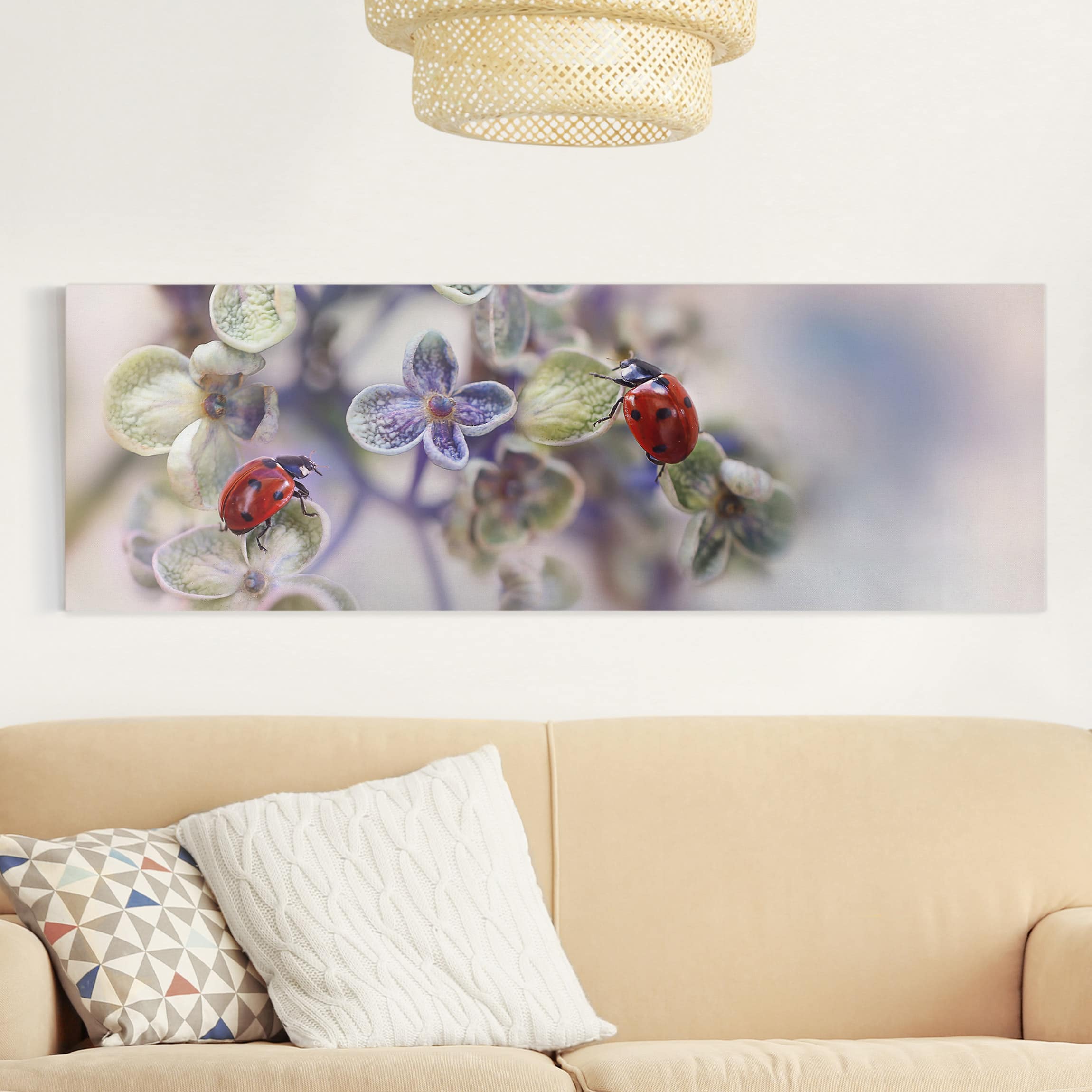 Leinwandbild - Panorama Marienkäfer im Garten