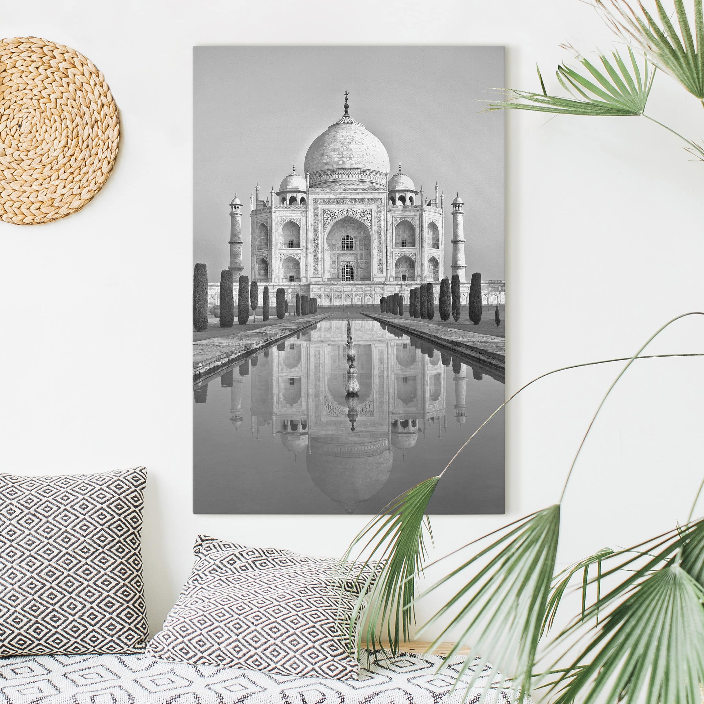 Leinwandbild - Hochformat Taj Mahal mit Garten