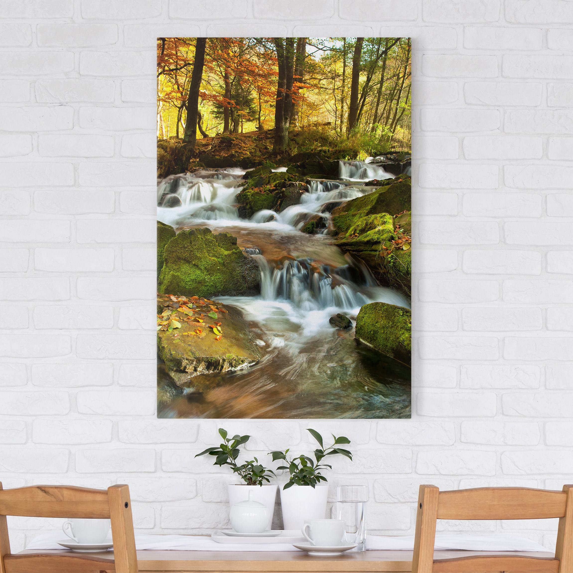 Leinwandbild - Hochformat Wasserfall herbstlicher Wald