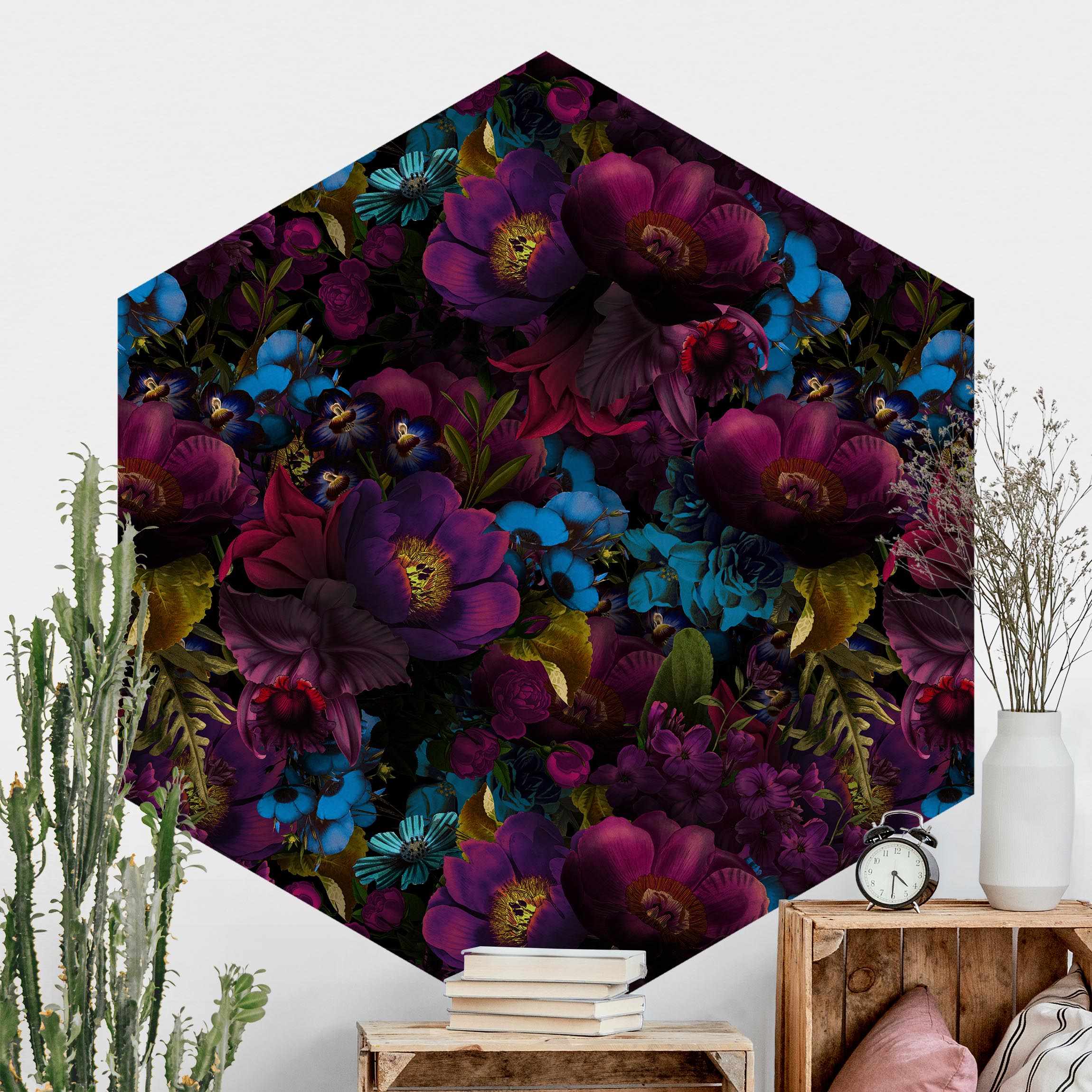 Hexagon Mustertapete Lila Blüten mit Blauen Blumen