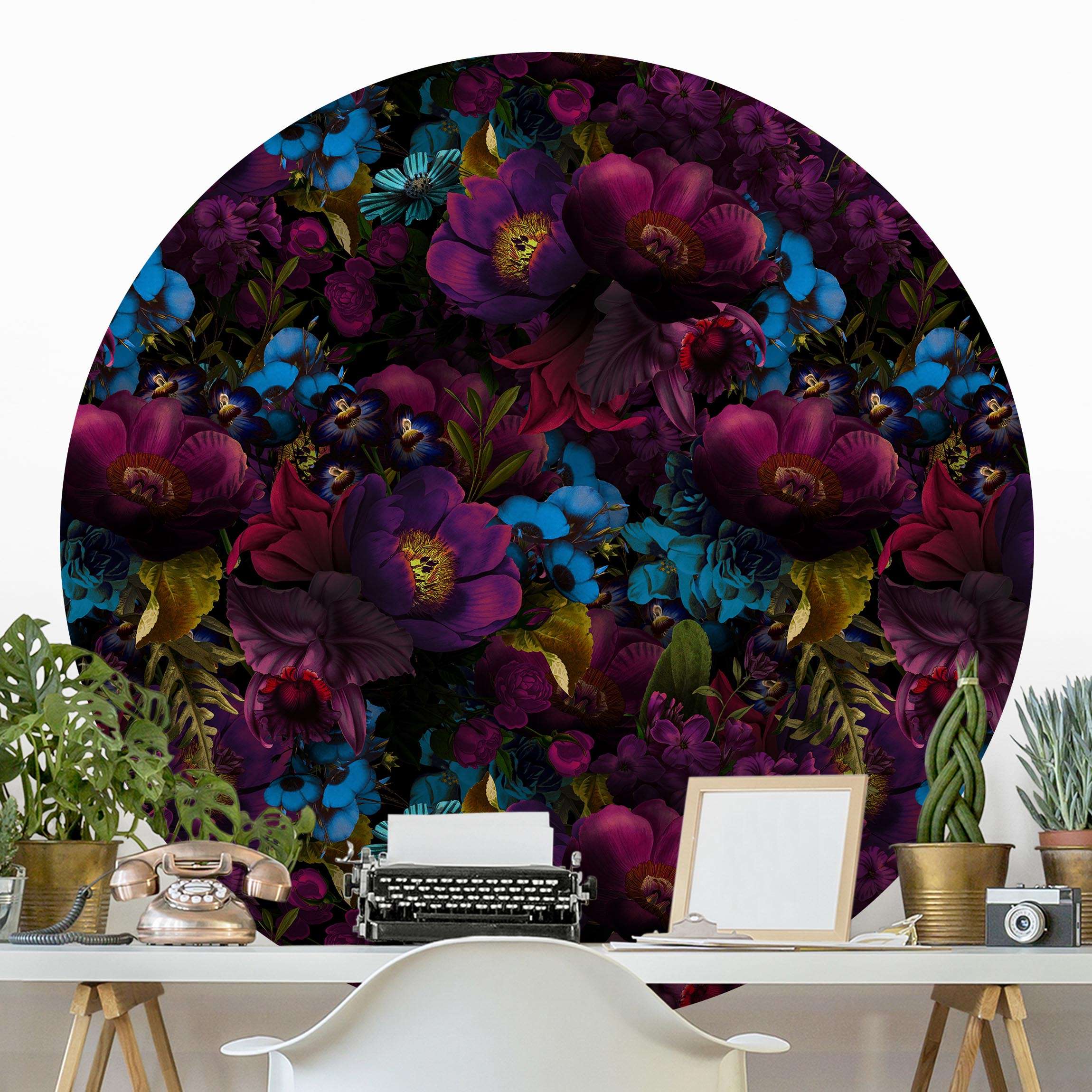 Runde Mustertapete Lila Blüten mit Blauen Blumen