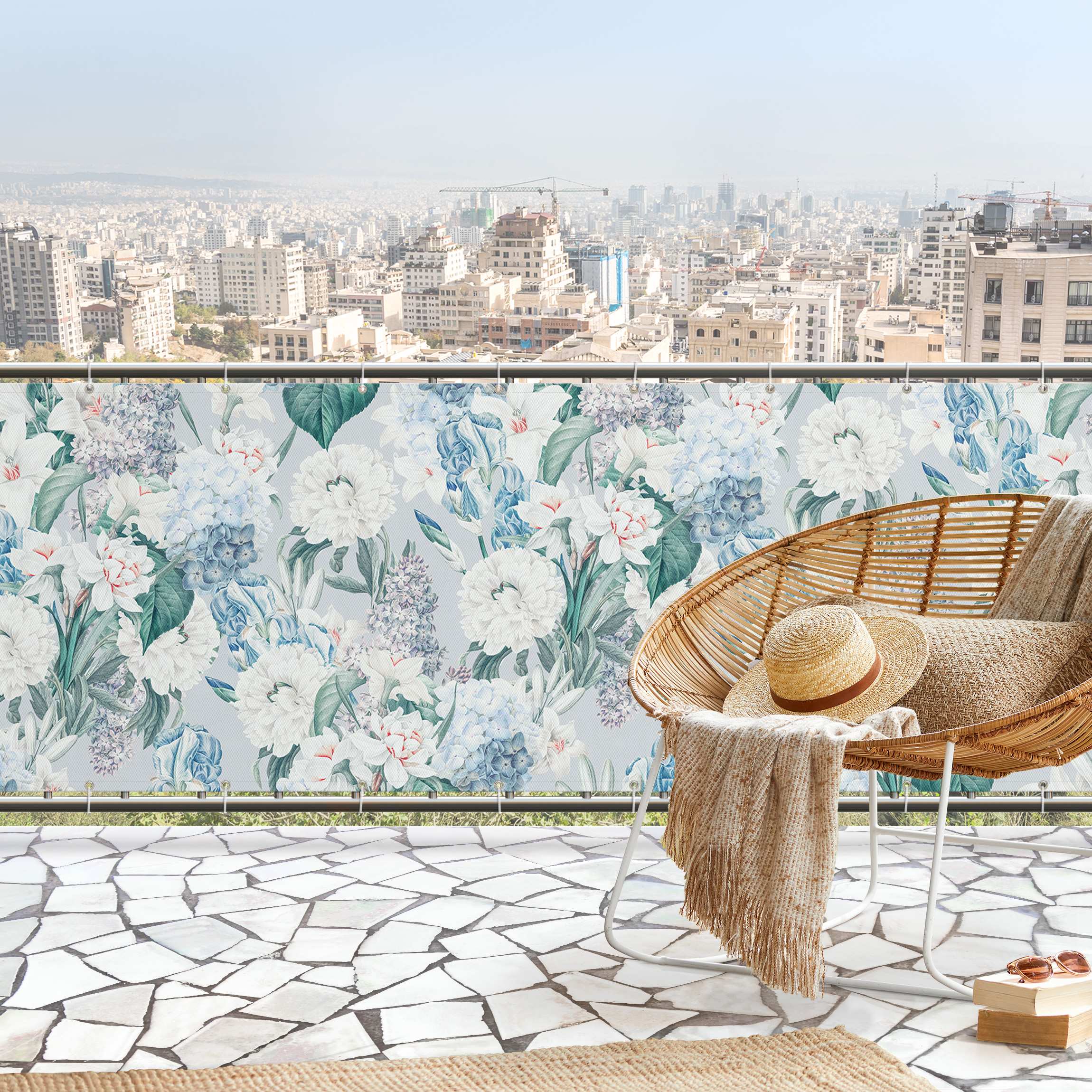 Balkon Sichtschutz Lilien und Hortensien auf Blau