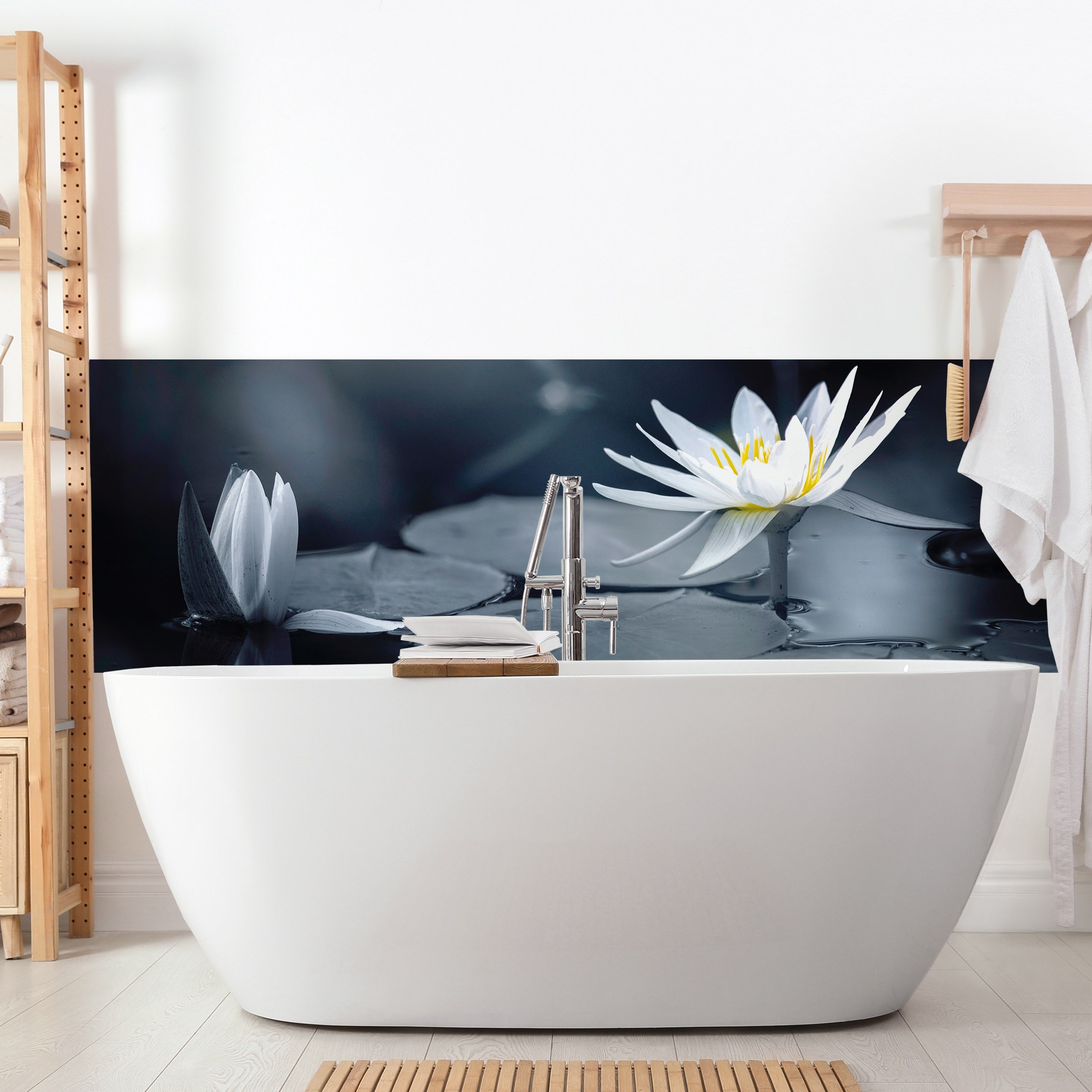 Wandverkleidung Bad Lotus Spiegelung im Wasser