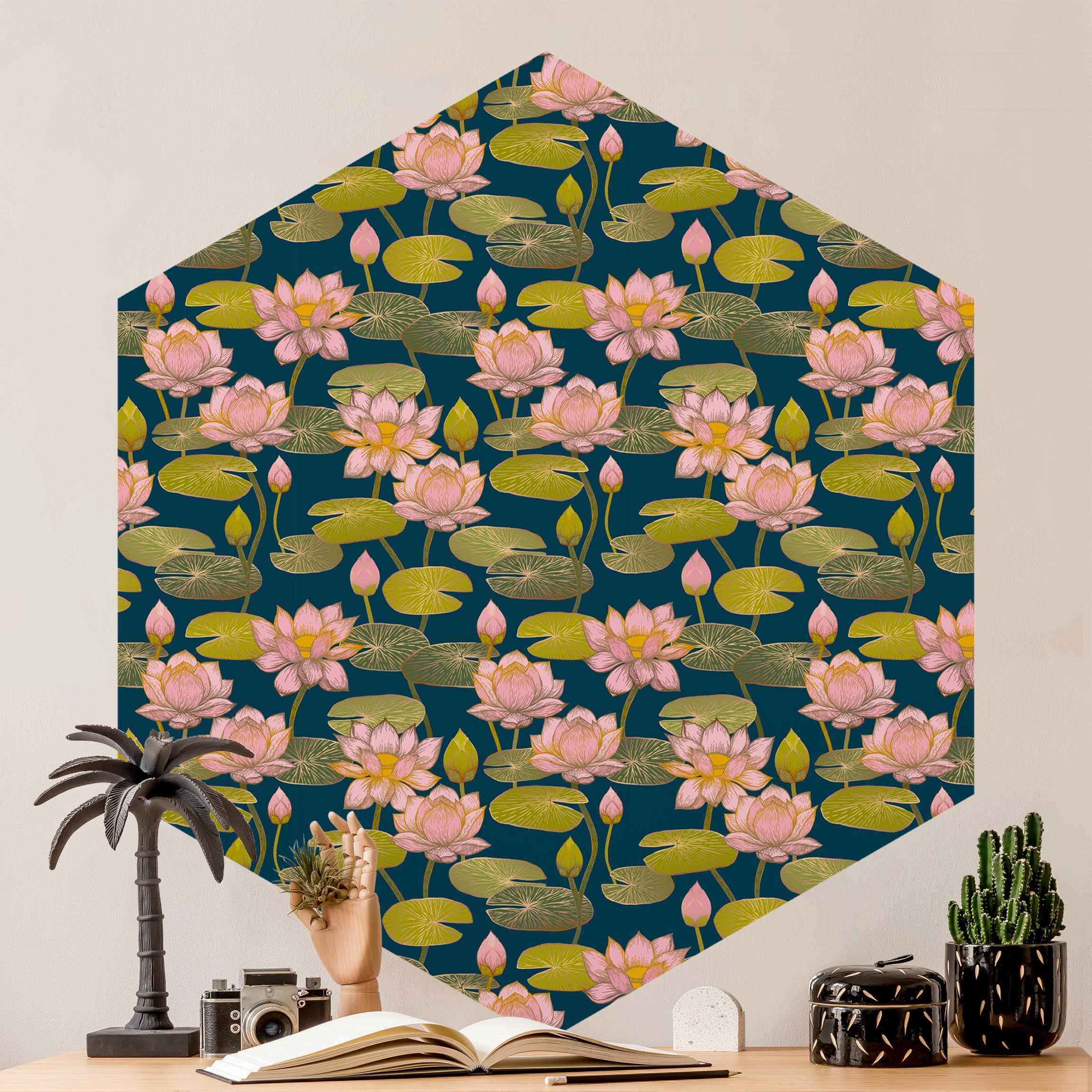 Hexagon Tapete selbstklebend Lotusblüten auf Blau